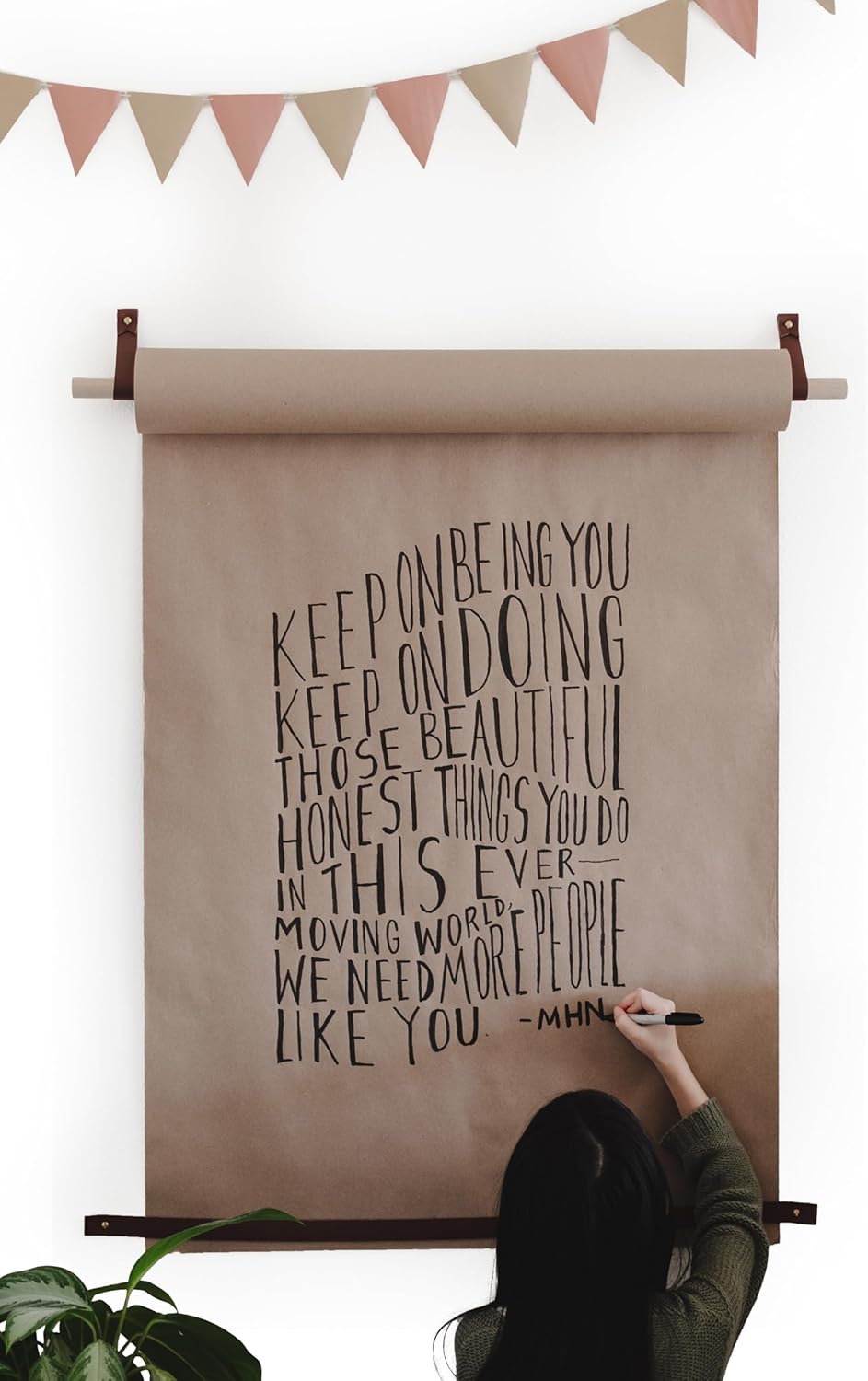 KEYAIIRA - Changeable Cafe Restaurant Menu Display Announcement Board Wall Hung Brown Butcher Paper menu Board roll Dispenser Leather Hook Strap Hanger