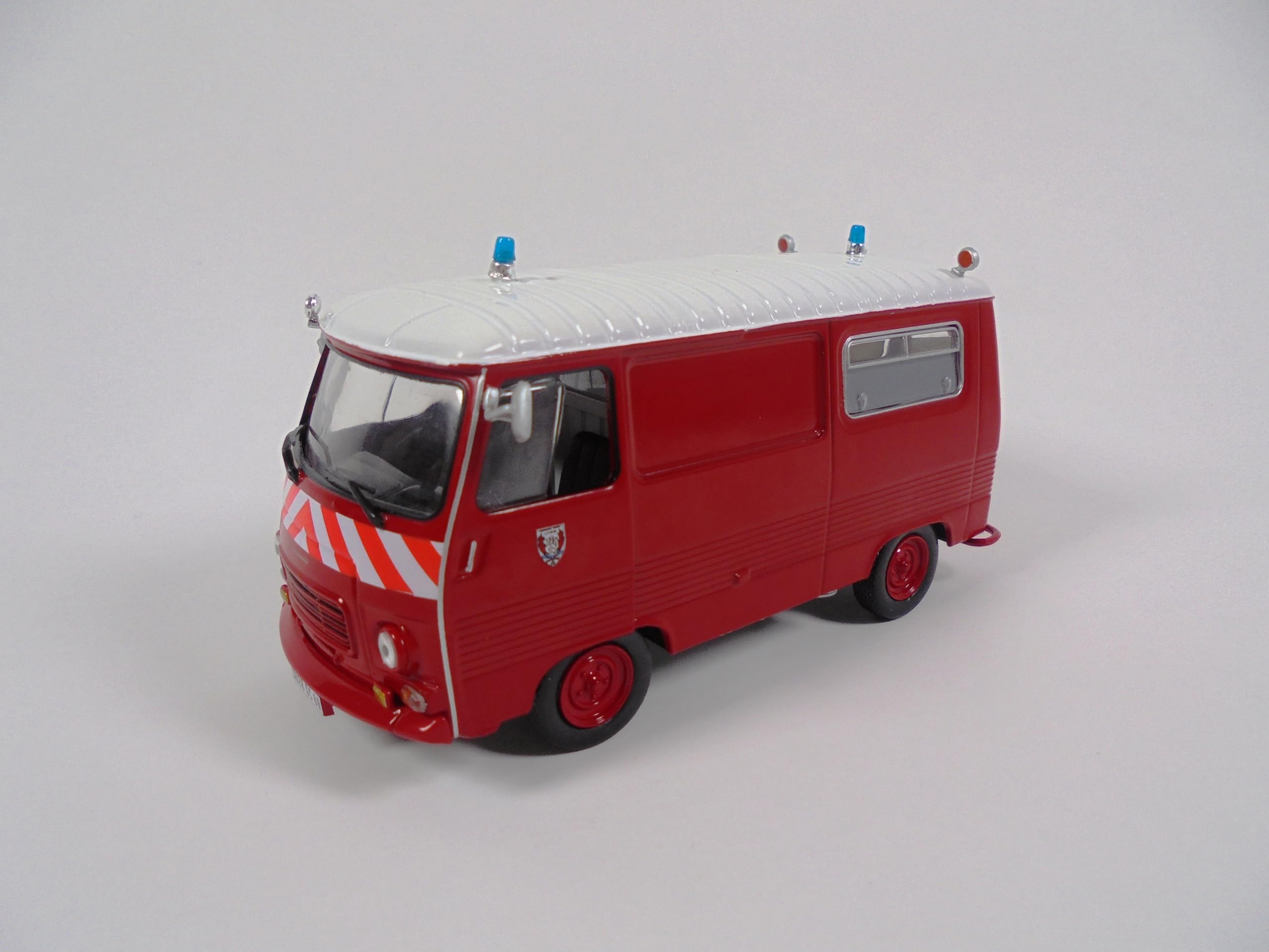 OPO 10 - Fire Truck 1/43 Peugeot J7 Rescue vehicle for asphyxiated and injured people - Light vehicle Firefighters Hachette CPL49