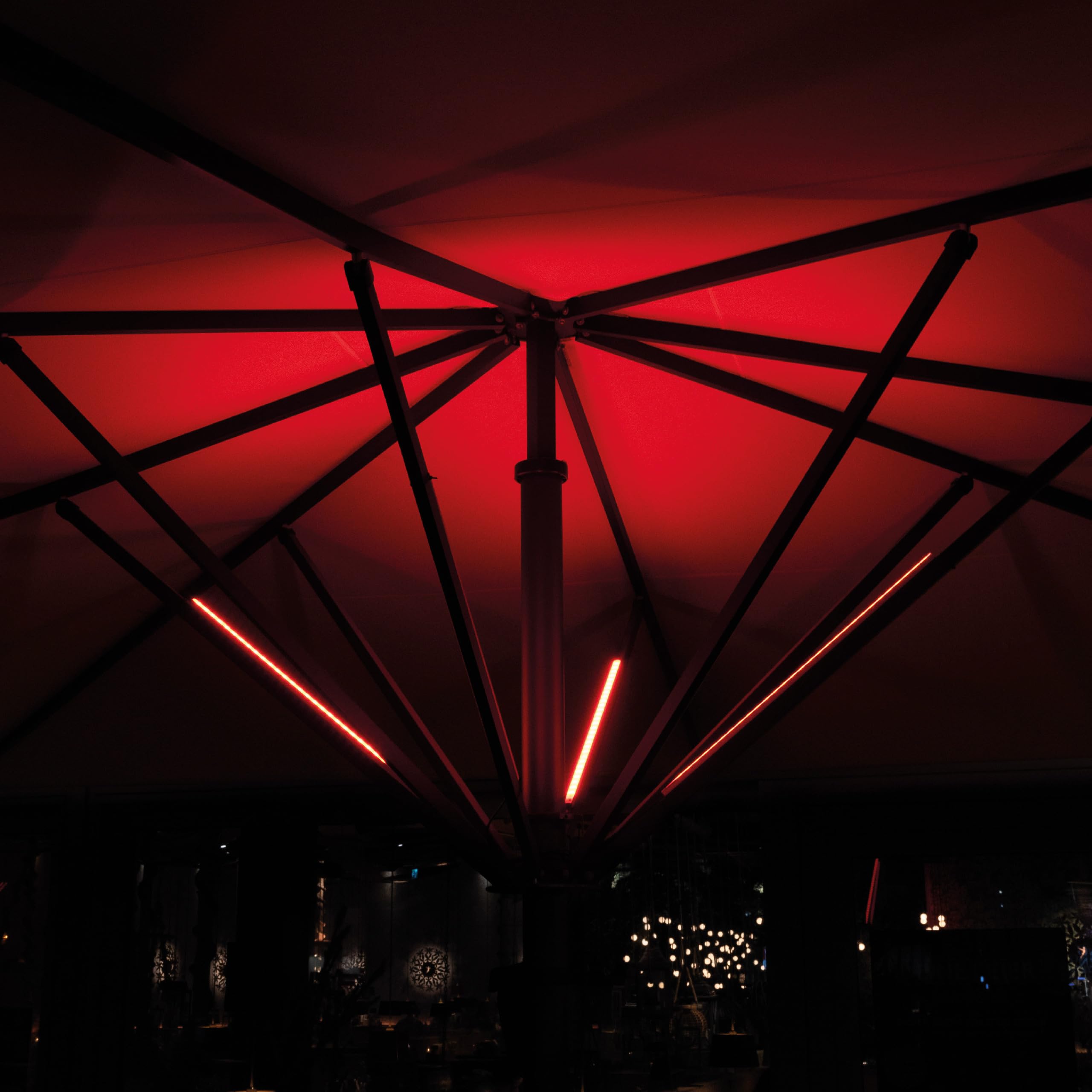 Lume1 Sonnenschirmbeleuchtung mit Fernbedienung, Sonnenschirmleuchter, Lampen für Garten, 2 LED warmweiß Leisten mit 1000 Lumen für angenehme Beleuchtung, Akku enthalten (Smart 2er)