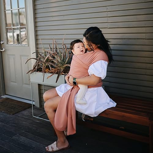 Miniatura 3 de mushie Portabebés  100% algodón orgánico  Arnés infantil para recién nacidos y bebés de 8 a 35 libras (Cedar)