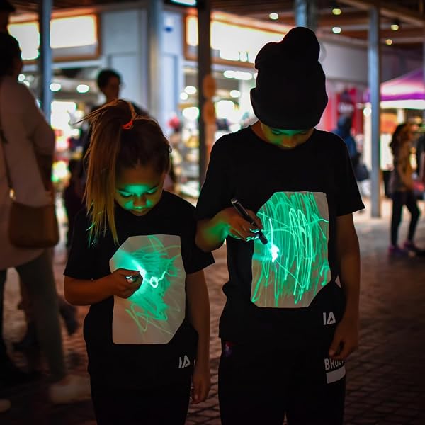 Illuminated Apparel Camiseta con diseño Interactivo con luz Que Brilla en la Oscuridad - 3