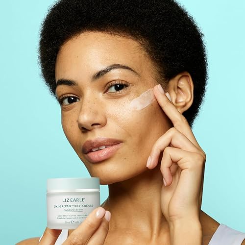 Miniatura 4 de Liz Earle Skin Repair Light Face Cream - Hidratante facial que aumenta la hidratación con una textura sedosa y ligera, equilibra e hidrata la piel