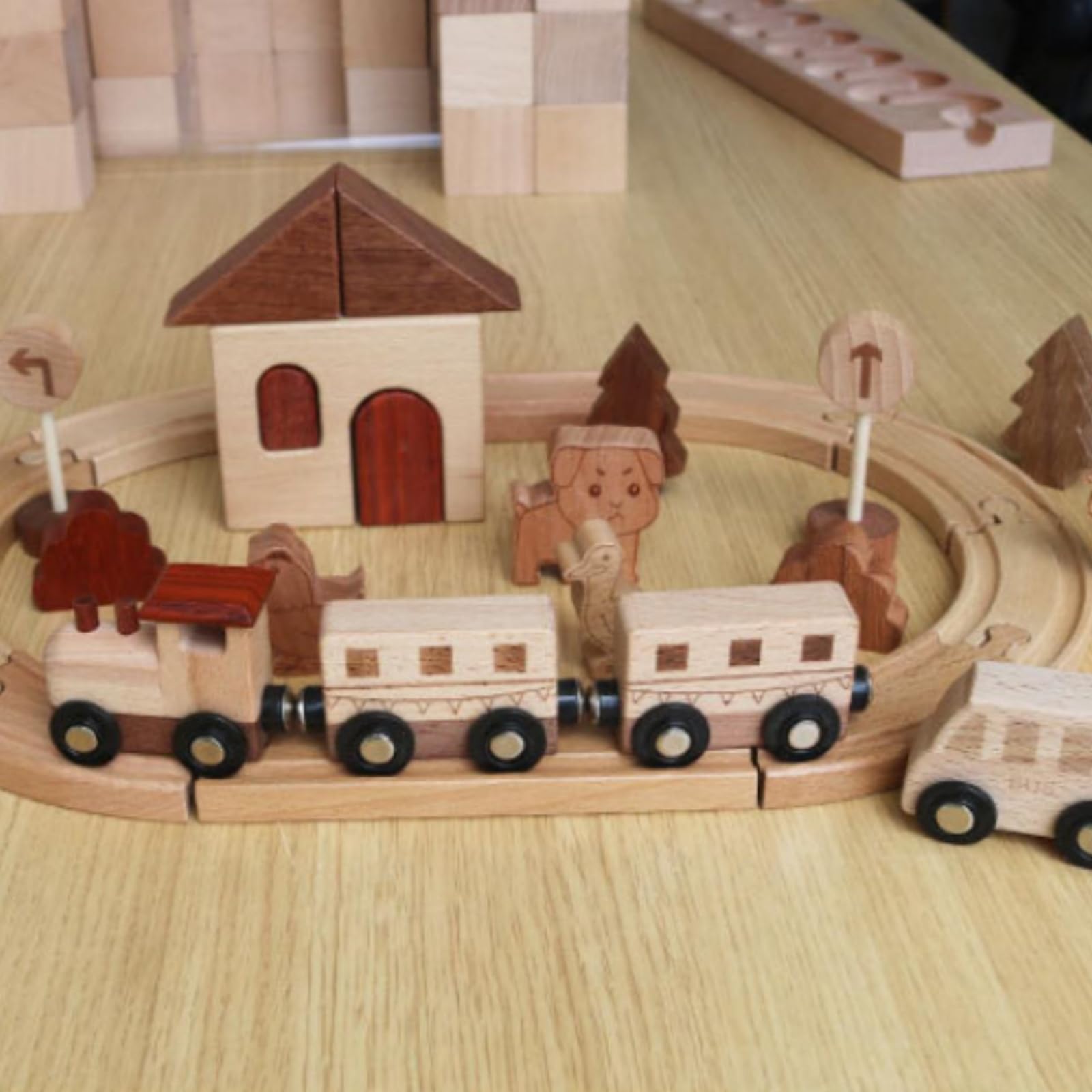 kowaku Set Ferroviario Legno Colori Rosso Marrone e Beige Pezzi Ad Incastro Trenino Giocattolo in Legno per Bambini