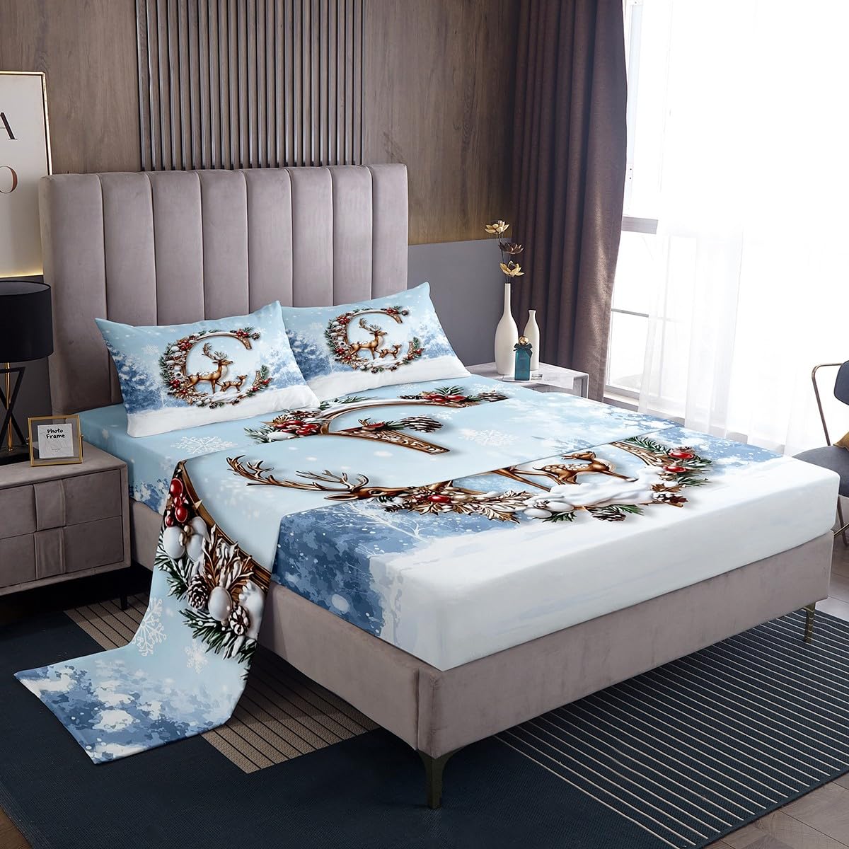 Homewish Juego de sábanas con monograma de letra C, diseño de ciervos y niñas, decoración de Navidad, juego de ropa de cama con copos de nieve, sábanas bajeras ajustables personalizadas con letras