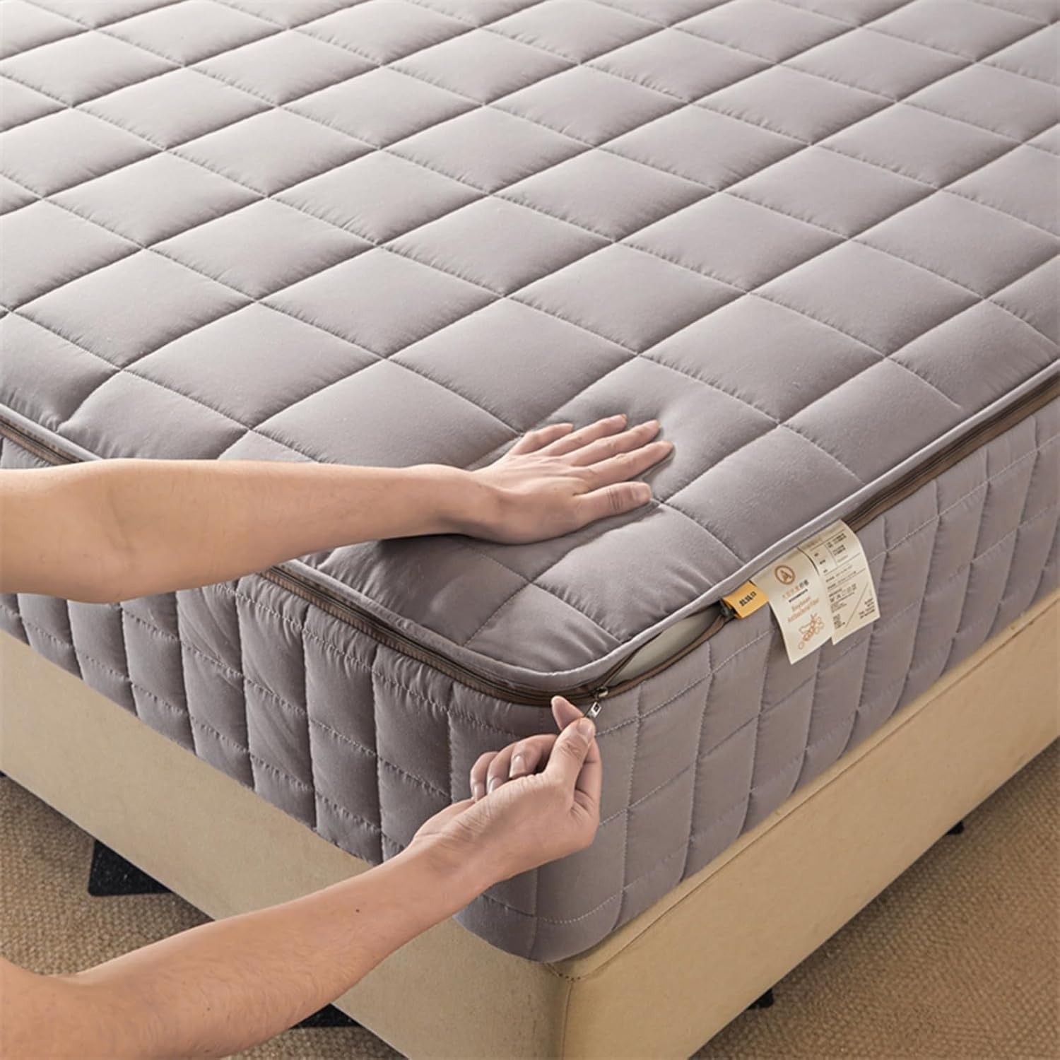 Full Zipped Mattress Protector Customizable Quilted Mattress Cover Zip Up Bed Fitted Sheet Double/Single/King Mattress Topper Washable Anti-dust 360°Total Mattress Encasement Cover(Grey,150x200+25cm)