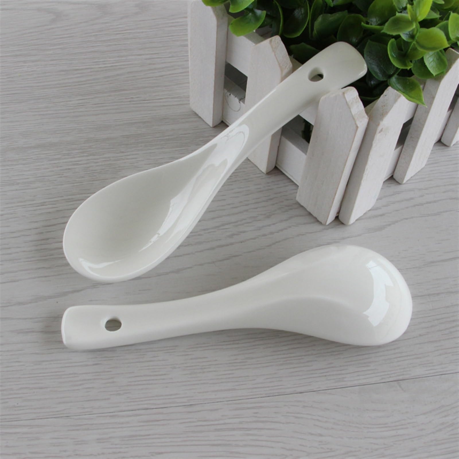Cucharas soperas de cerámica Blanca Pura, Juego de 10, cucharas de Porcelana, cucharas de Postre, Cuchara para Servir de 14 cm de Largo y 4,3 cm de Ancho.