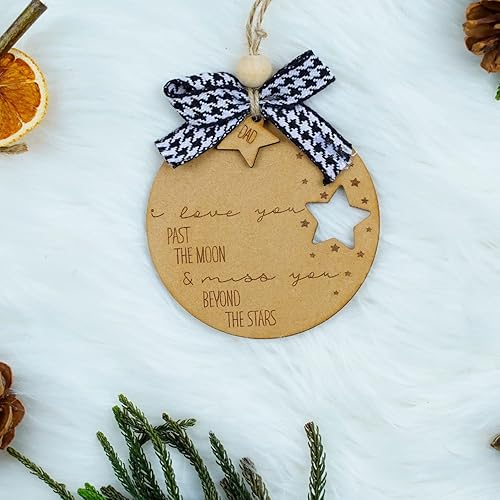 Miniatura 6 de Adornos de madera con texto en inglés "I Love You Past The Moon Dad", adornos conmemorativos de Navidad, regalos de condolencias para papá perdido
