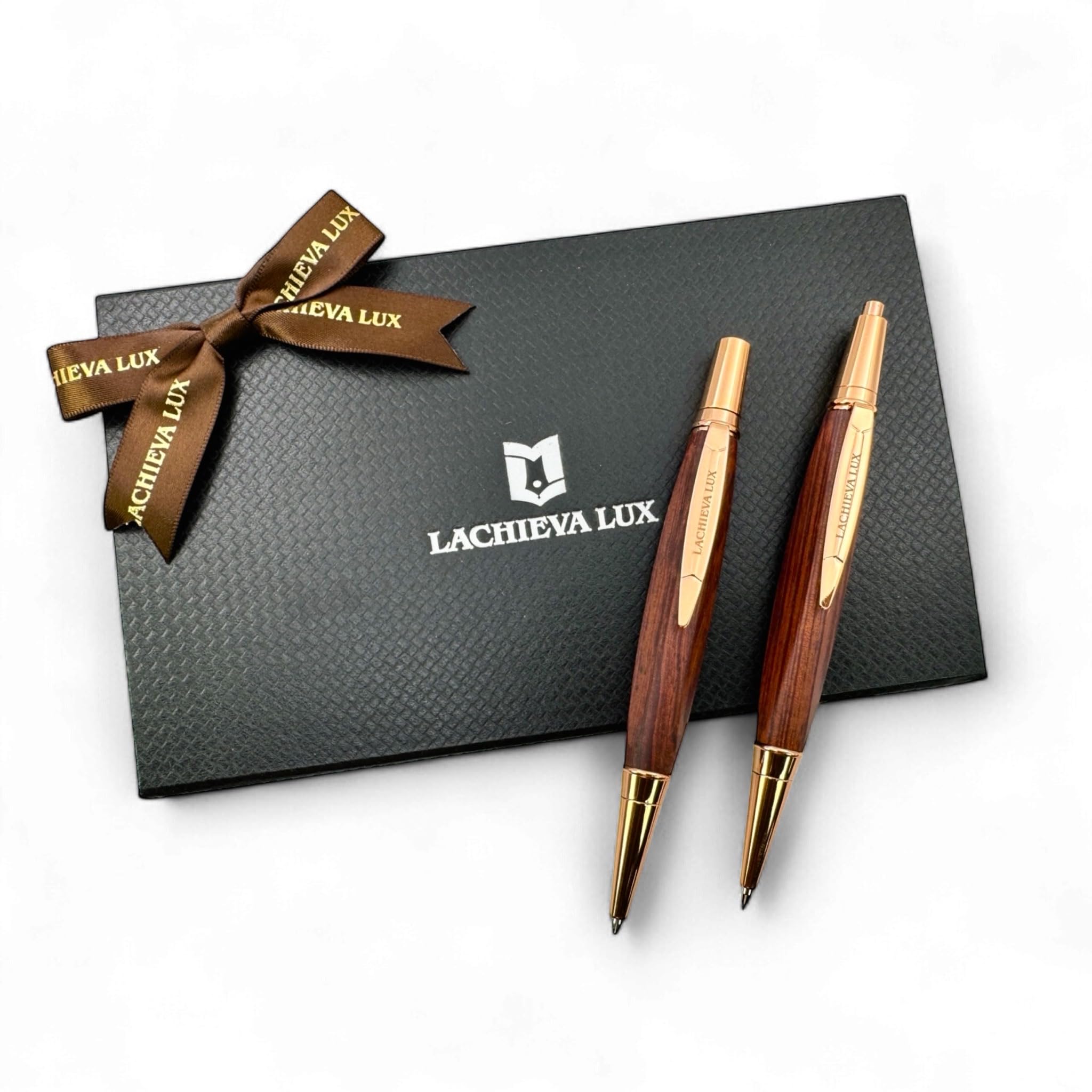 LACHIEVA LUX TriCraft - Set di penne e matite in palissandro, penna a sfera con impugnatura triangolare e portamine da 0,7 mm, finiture in oro rosa, set da scrittura con ricariche, mina e confezione