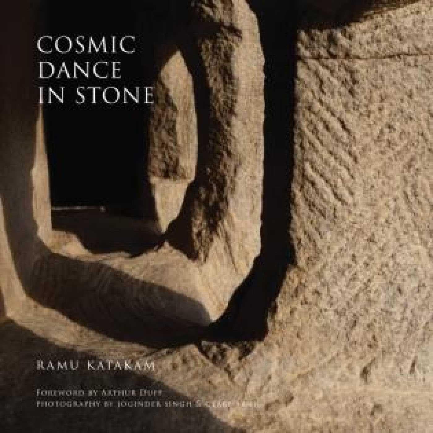 Cosmic Dance in Stone : sublimez votre table basse avec cette œuvre