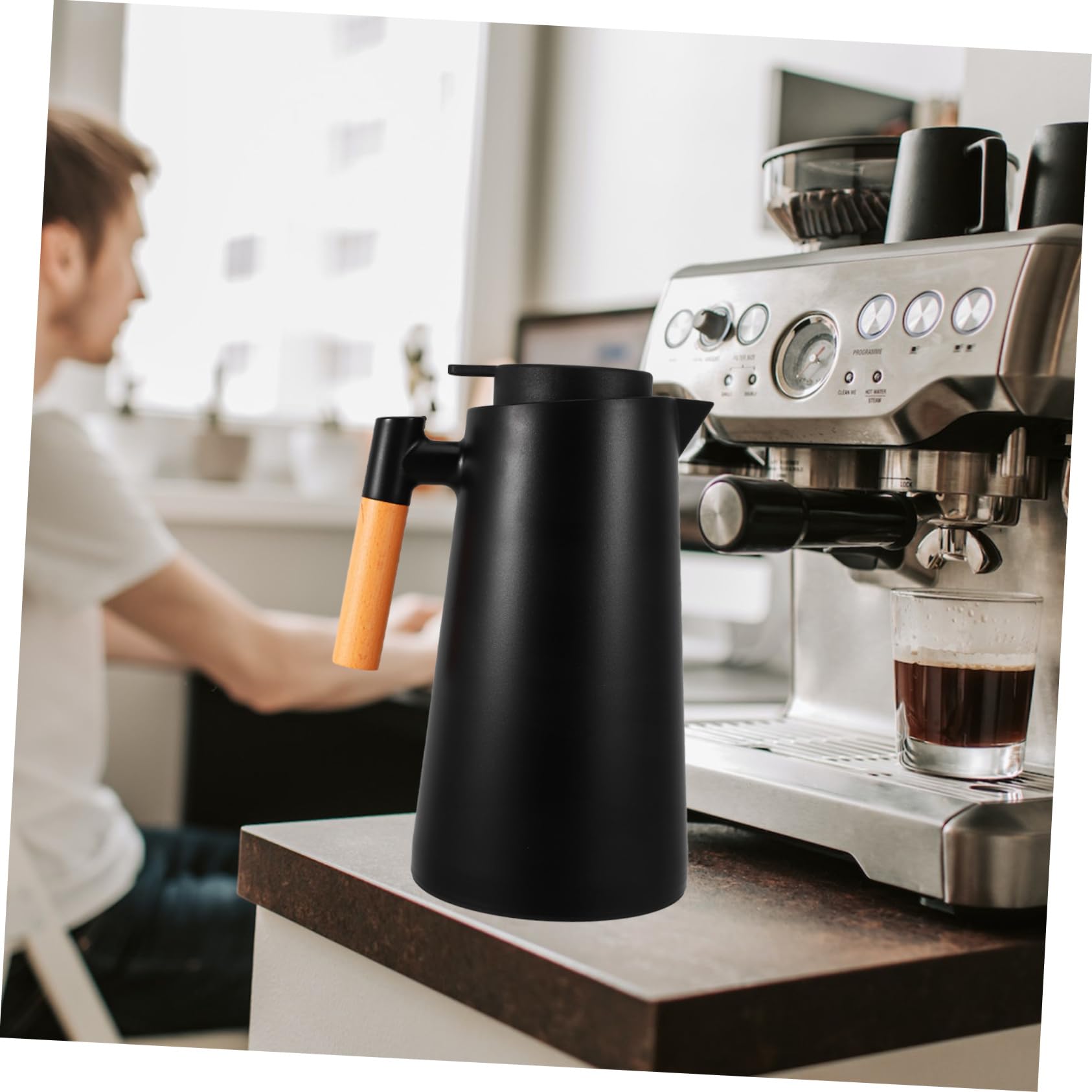 SOLUSTRE Vakuumisolierte Thermoskanne für Kaffee Isolierte Wasserflasche mit Griff Robuste und Vielseitige Kaffeekanne für Zuhause und Büro Geeignet für Heiße und Kalte Getränke