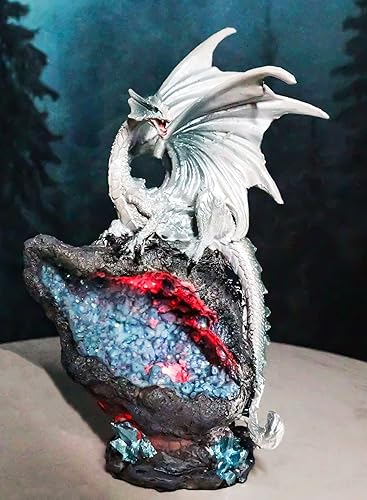 Miniatura 9 de Ebros Gift Fantasía blanca estalactita meteorito basilisco dragón encaramado en cuarzo montaña imitación geoda caverna roca figura con luz nocturna