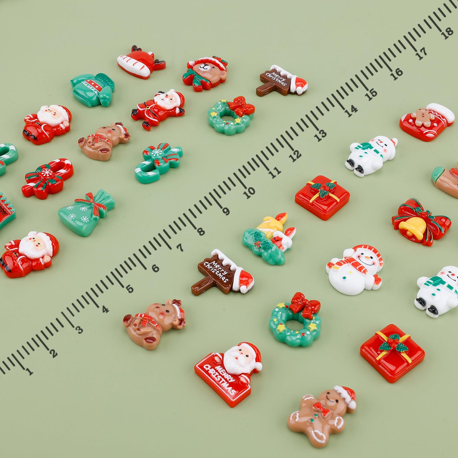 SKHAOVS 60 Pezzi Mini Decorazione Natalizia Miniatura di Resina Statuette in Stile Natale Babbo Natale Decorazioni per Giardino DIY Decorazioni di Regalo Artigianato Biglietti d'Auguri