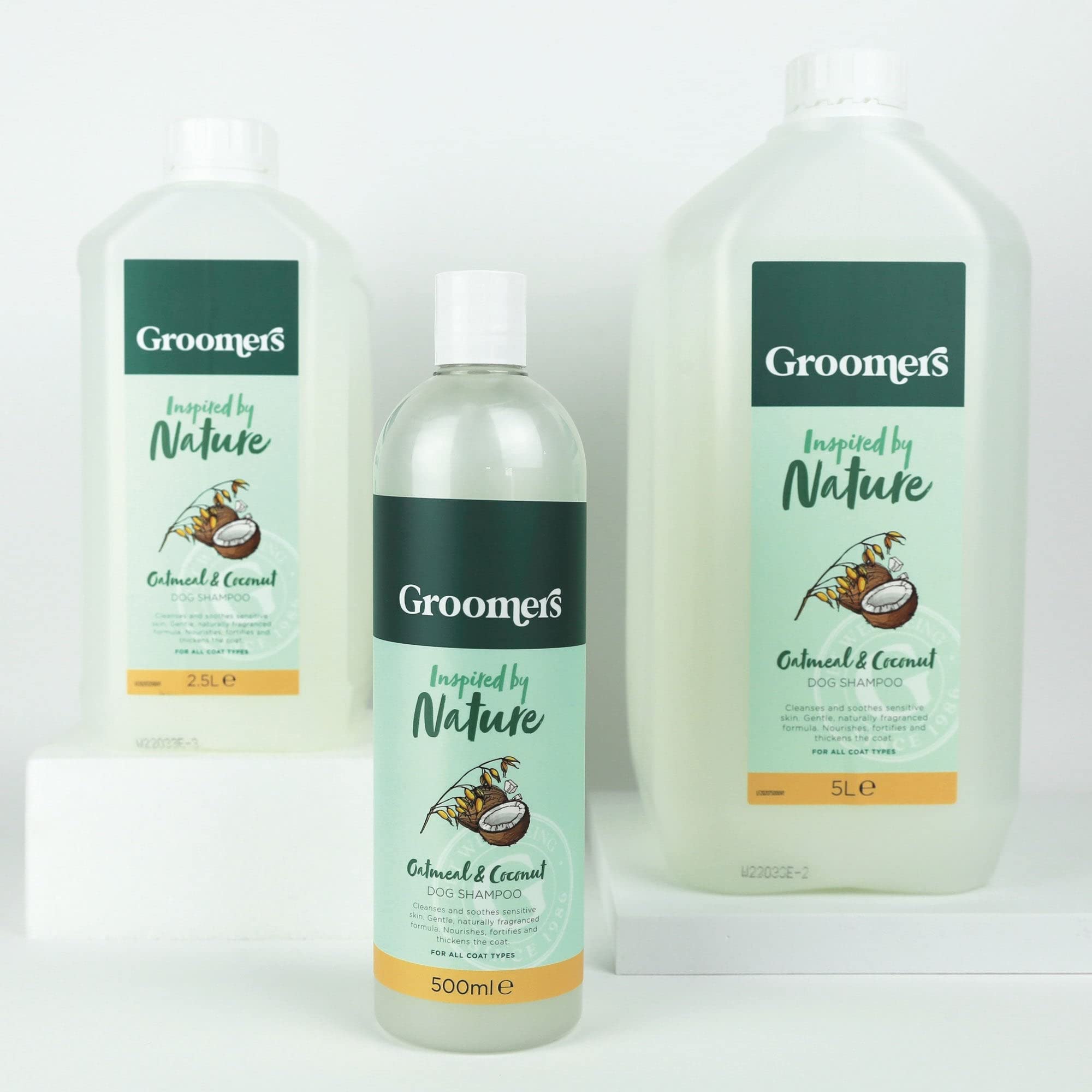 Groomers Simply Naturals Oatmeal & Coconut Dog Shampoo 5L | Professional Grooming Essentials | Moisturises and Enriches Irritated Skin and Coats | Natural Fragrance