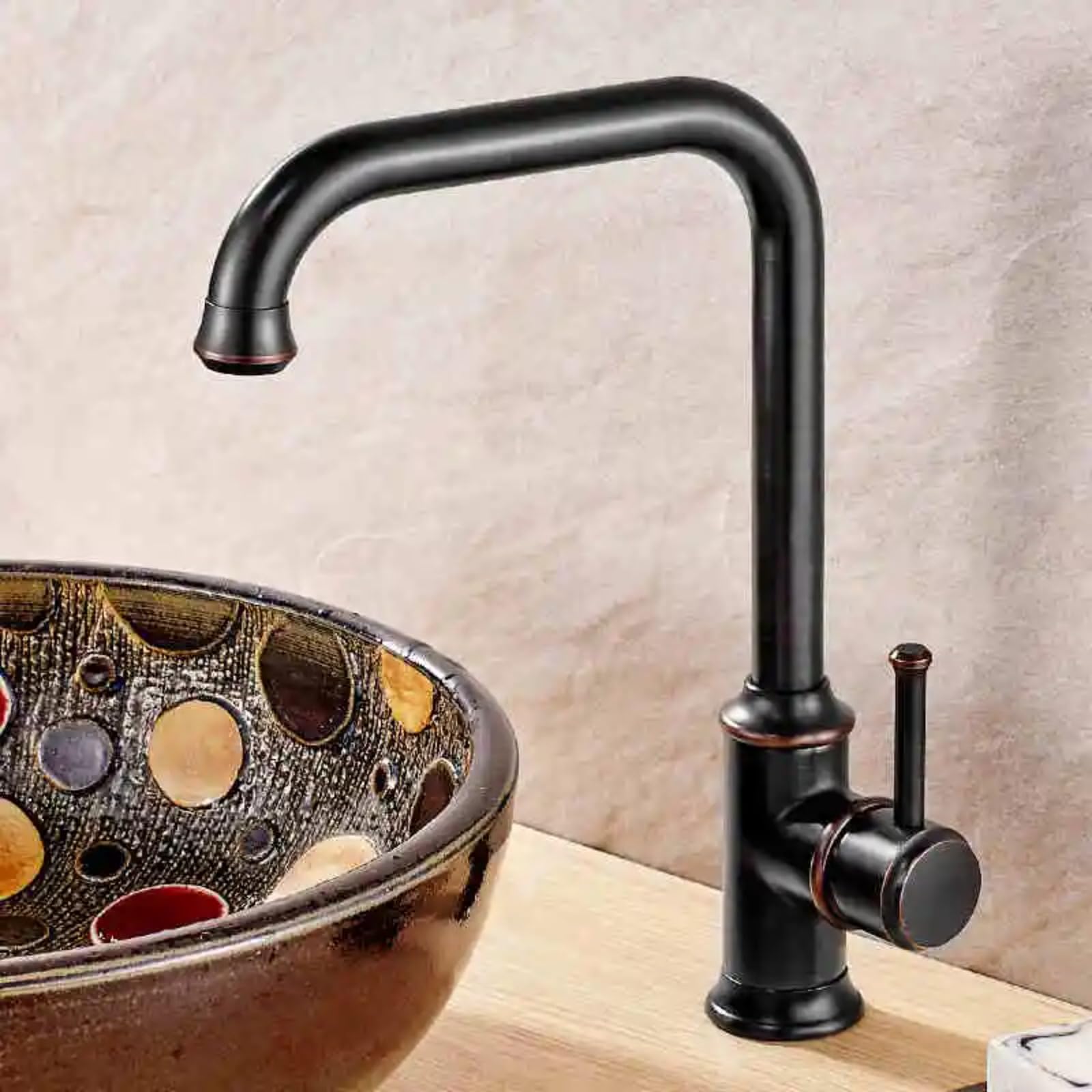 Robinet de cuisine en laiton antique pour une ambiance chaleureuse