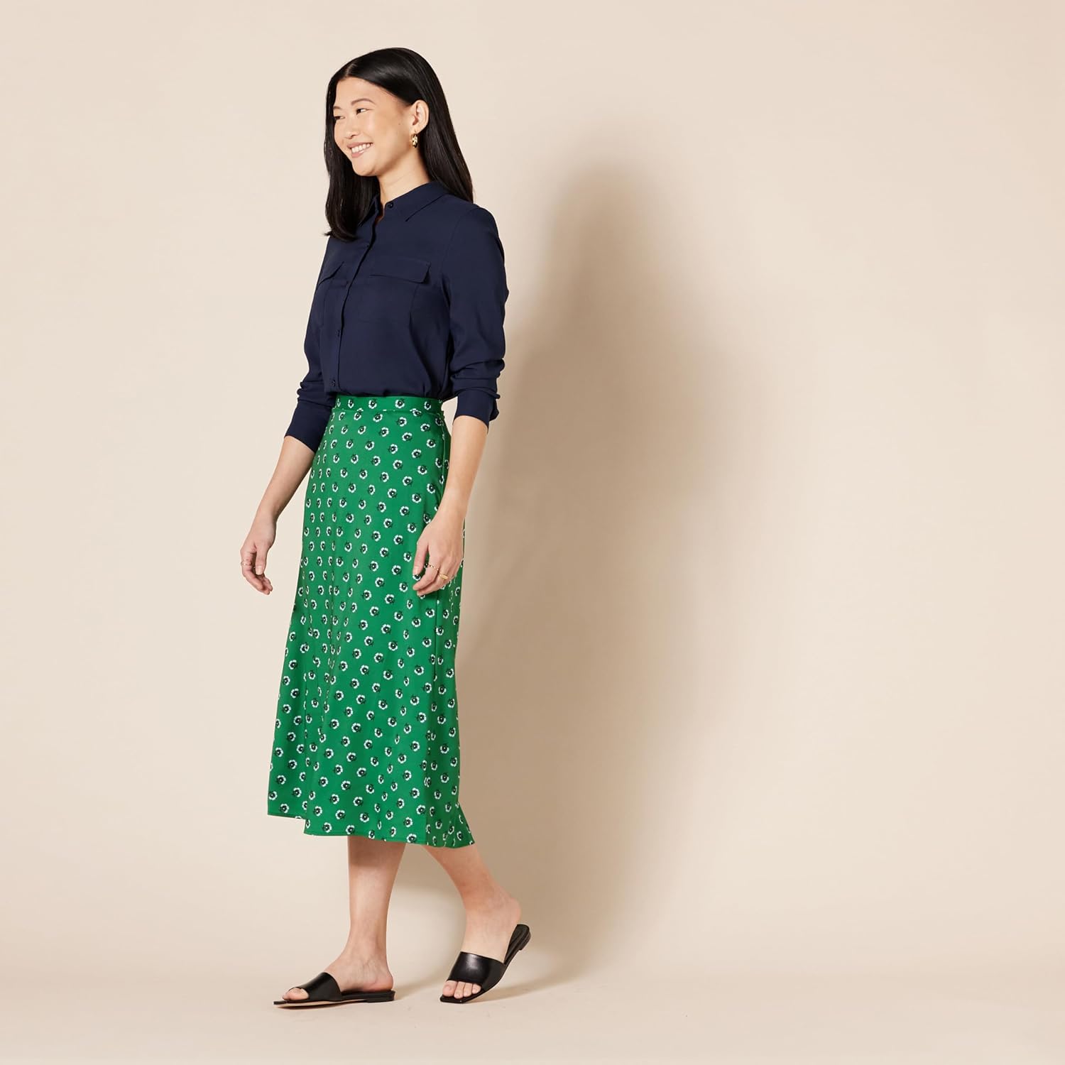 Amazon Essentials Women's Georgette Long Sleeve Relaxed-Fit Pockets Shirt - Image 4