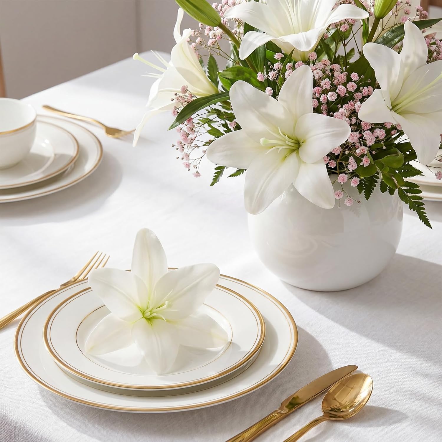 Suncalla 30 Pack Large Artificial Lilies Flower Heads with Realistic Stamens 5.9" Faux Fake Lily Flower Heads Bulk for DIY Crafts Cake Wedding Bridal Wreaths Table Home Party Decor (White)