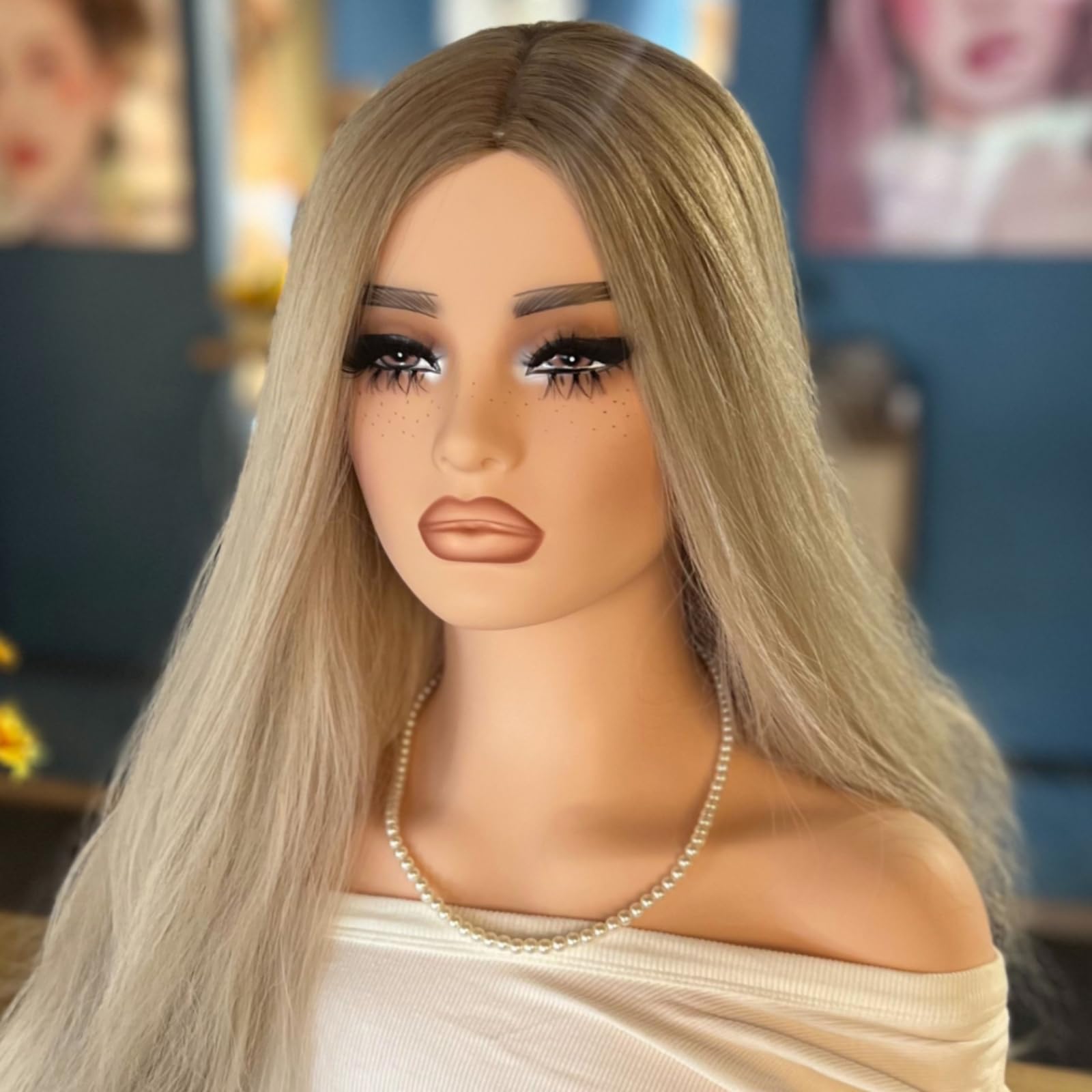 Almencla Schaufensterpuppe Kopf Mannequin Kopf Büste Torso Präsentationskopf Schmuckbüste aus PVC mit Bemalten Augen Brauen Sommersprossen für Halsketten Ohrringe Haarteile für Einzelhandel Messe