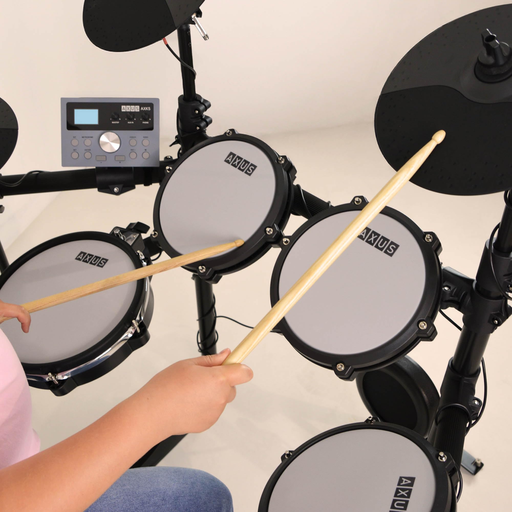 Axus AXK5 Batería Electrónica - Set Completo con Parches Mesh, 25 Sonidos, USB MIDI, Auriculares, Taburete y Baquetas Incluidos - Perfecta para Principiantes Adultos Niños Práctica Casa