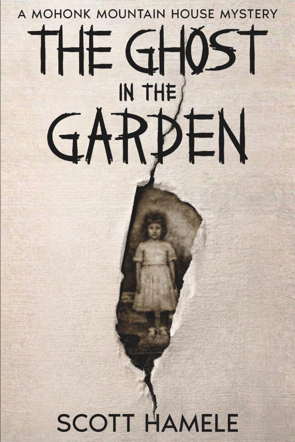 The Ghost in the Garden: A Mohonk Mountain House Mystery (Echoes in the Lobby: Historic Hotel Mysteries of America’s Hidden Past)