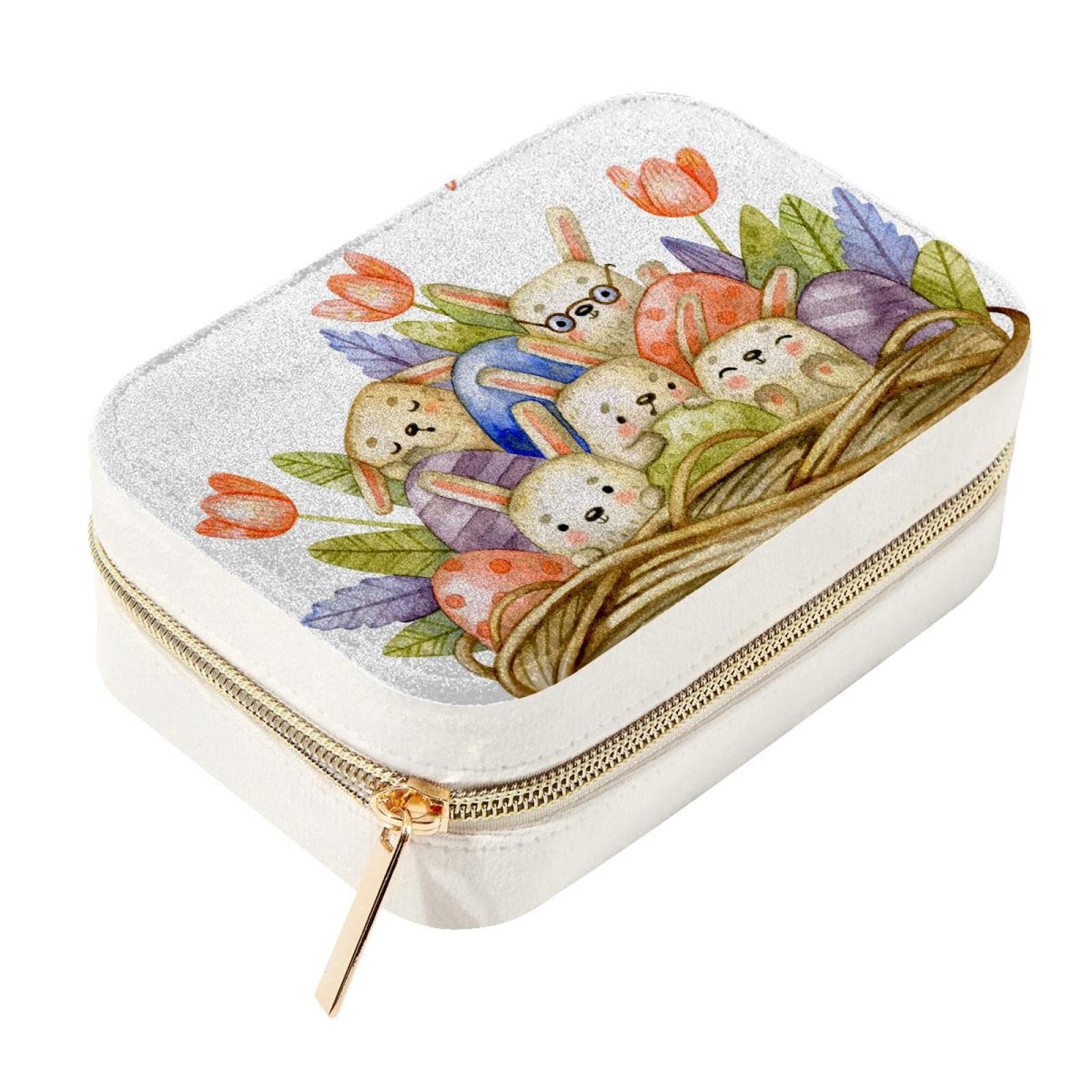 Bracelets et bijoux bien rangés dans ce panier de Pâques en velours compact
