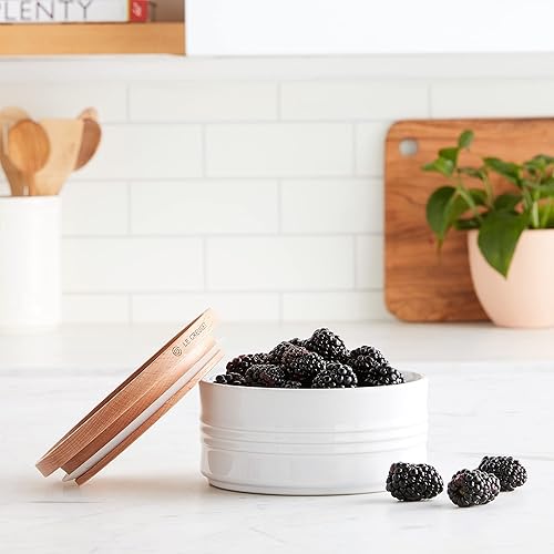 Miniatura 2 de Le Creuset of America contenedor con tapa de madera de 5 12 pulgadas