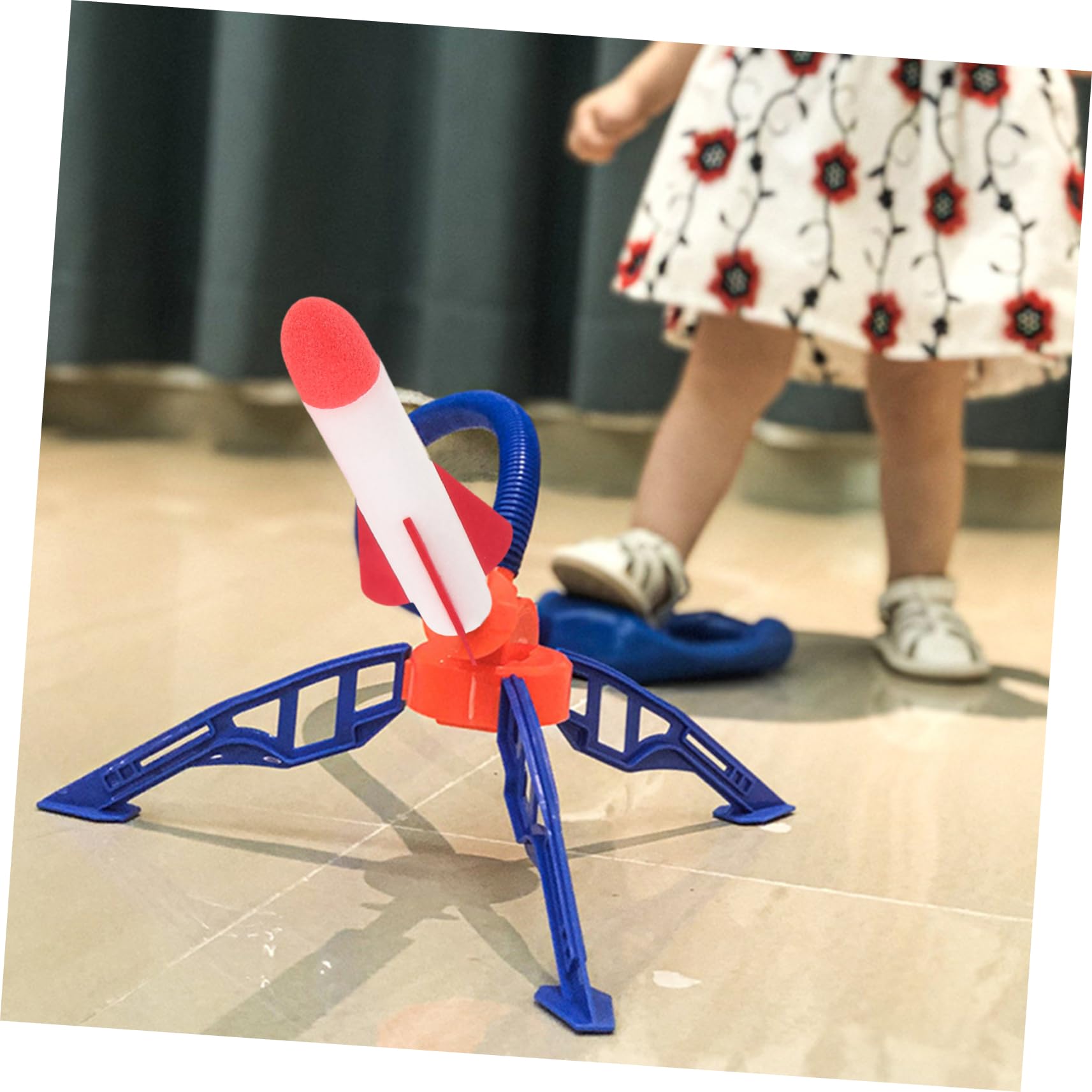 TOYANDONA Lance-Roquettes À Pédale avec 6 Fusées en Mousse Lumineuses Jouet De Plein Air Mixte pour Enfants Fêtes Foraines Et Anniversaires