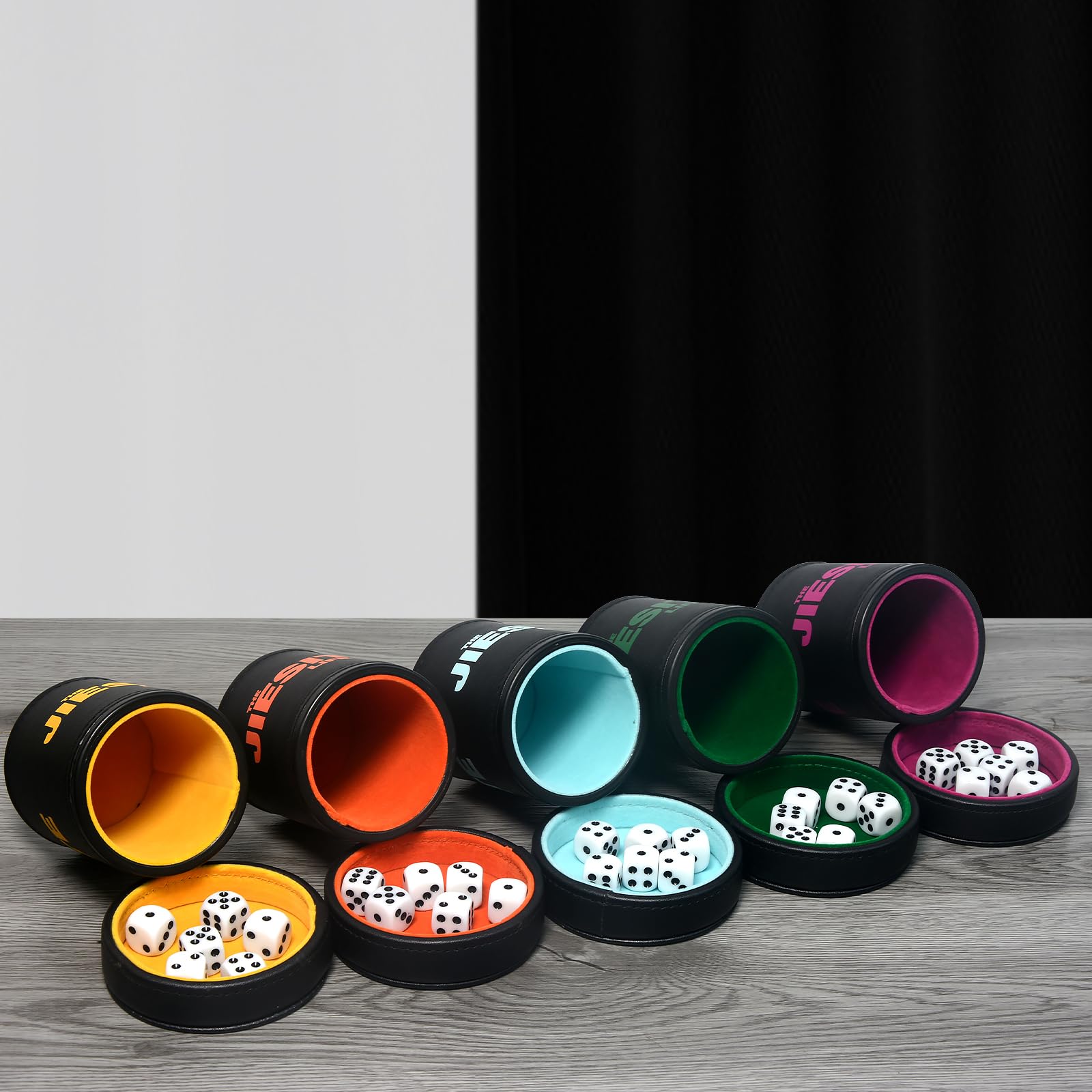 Juego de dados de cuero con forro silencioso y 5 tazas de dados con tapa y 30 dados acrílicos, estuche exclusivo de almacenamiento y transporte para viajes, juego Yahtzee, dados clásicos Farkle (mixto