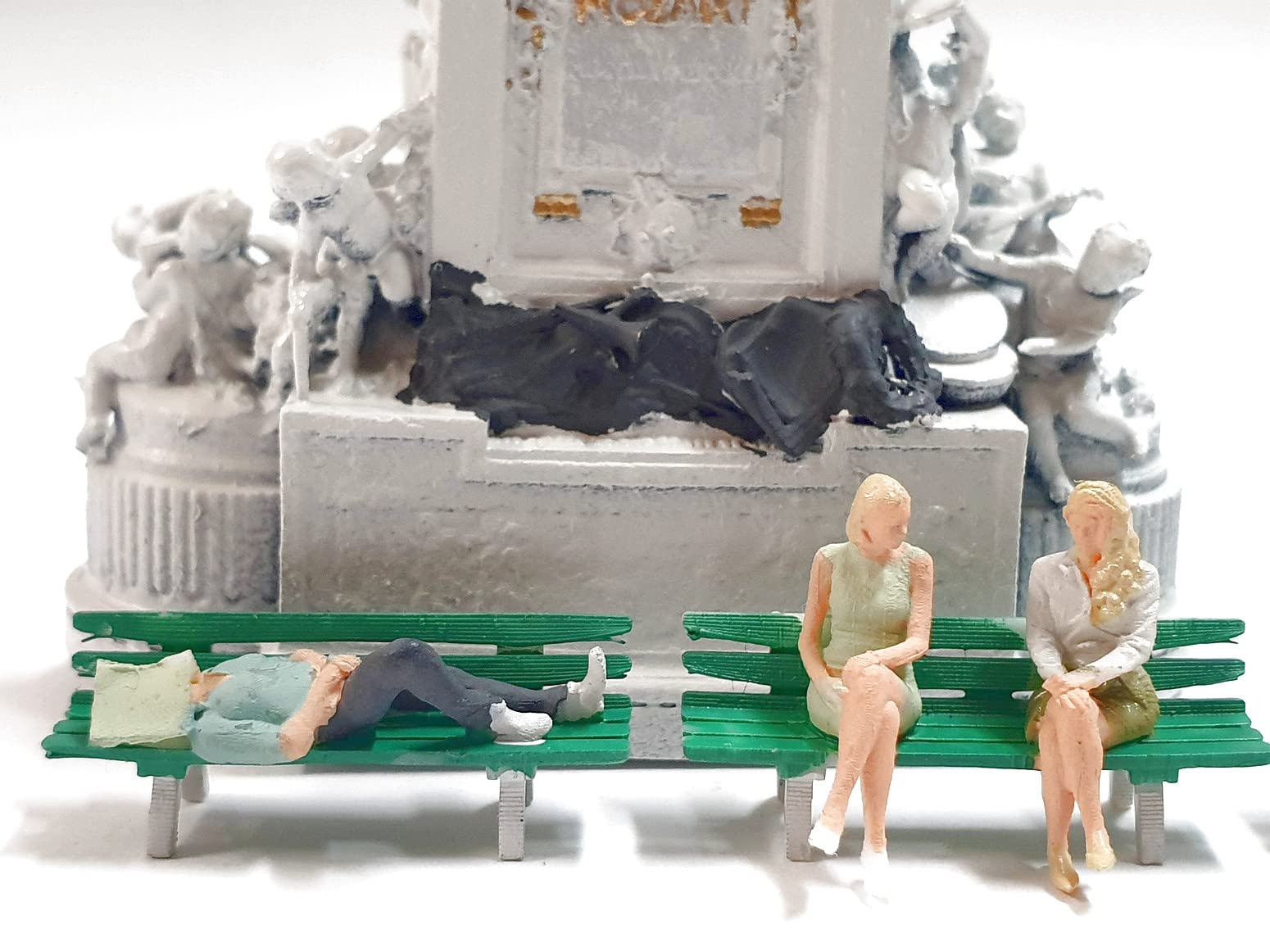 200 Stück Figuren 1:87 H0 stehende sitzende Figuren Modellbau Konvolut Set NEU