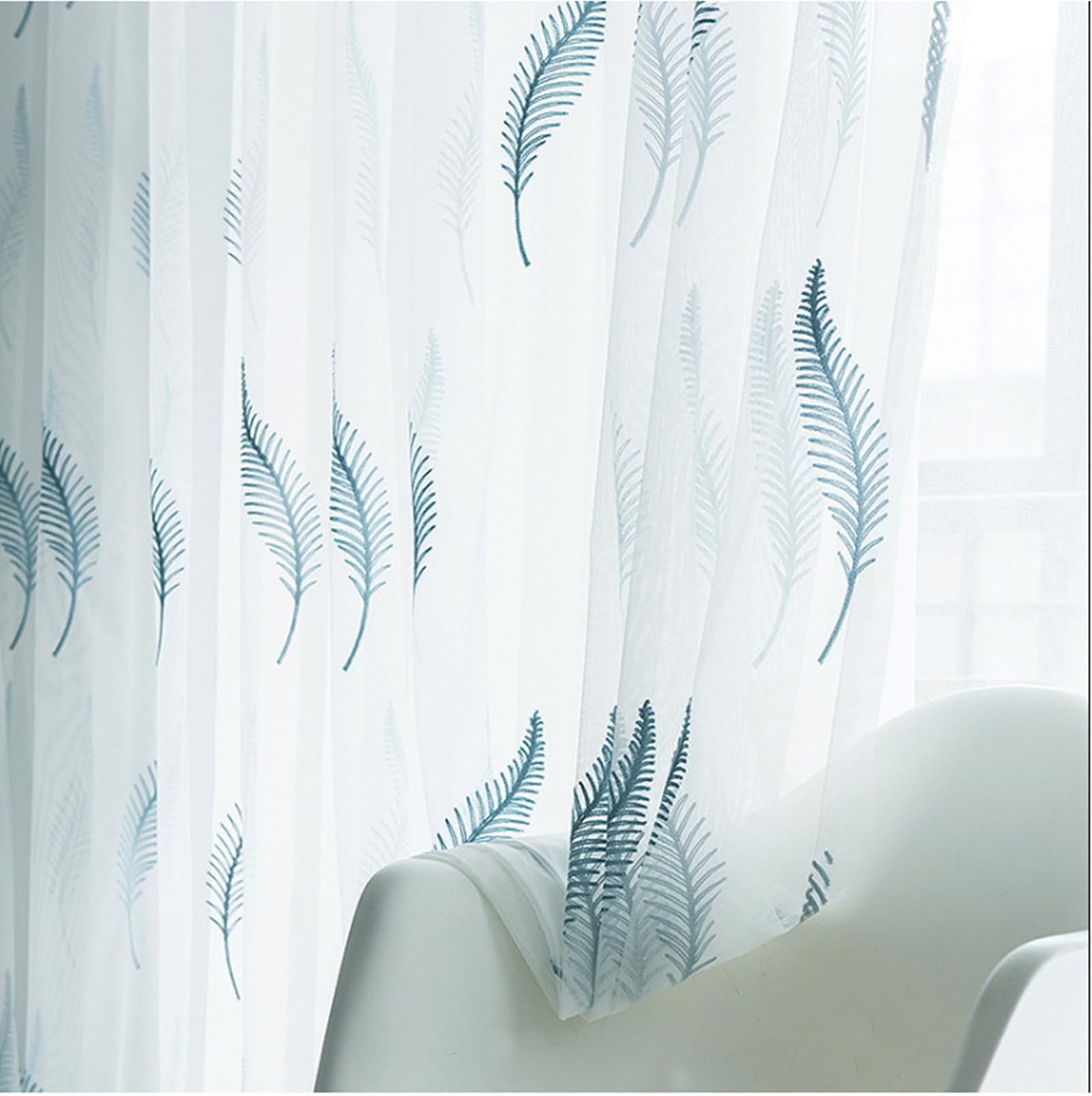 Rideaux salon transparent brodés pour créer une ambiance lumineuse et cocooning