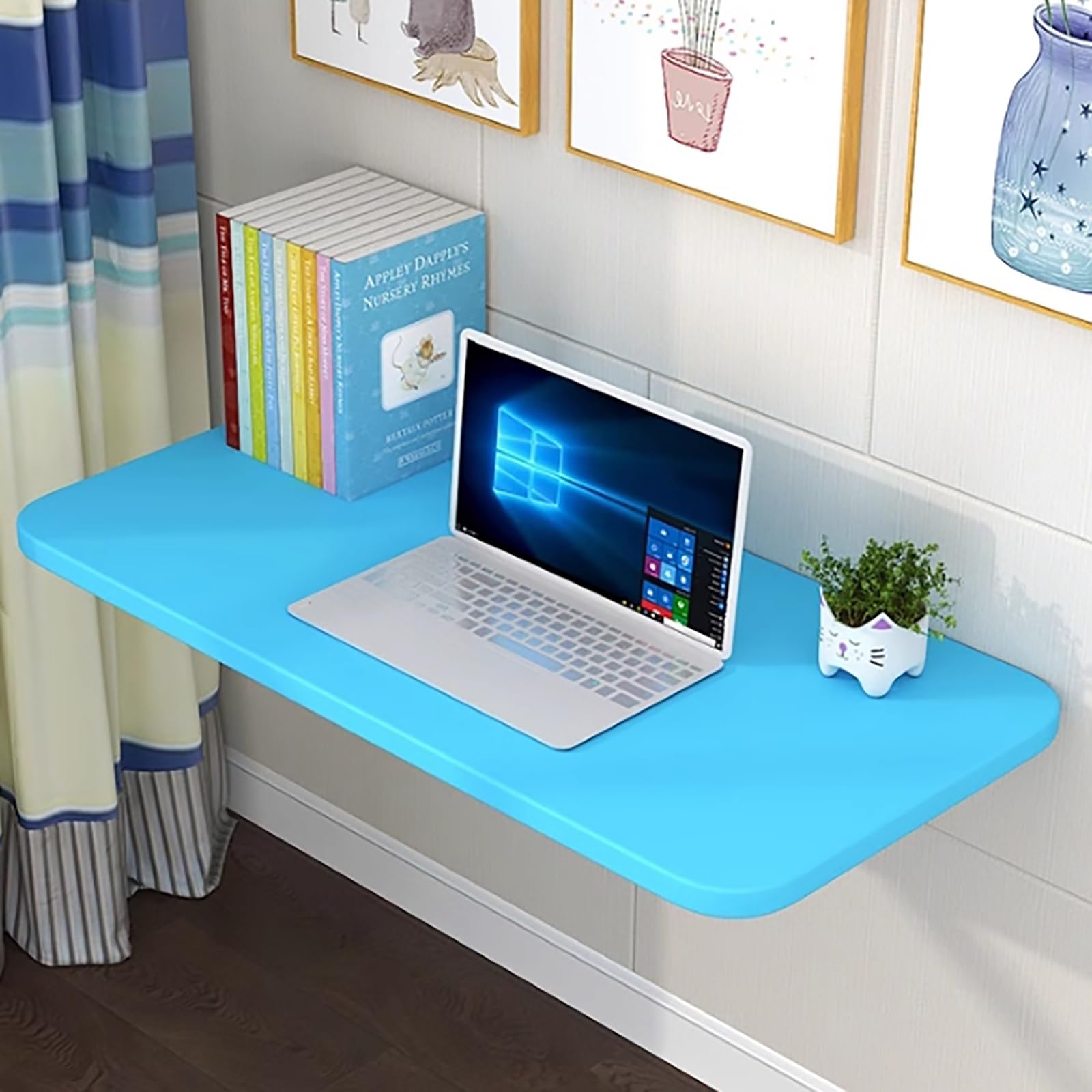 Bureau mural pliable bleu pour aménager un télétravail dans le salon