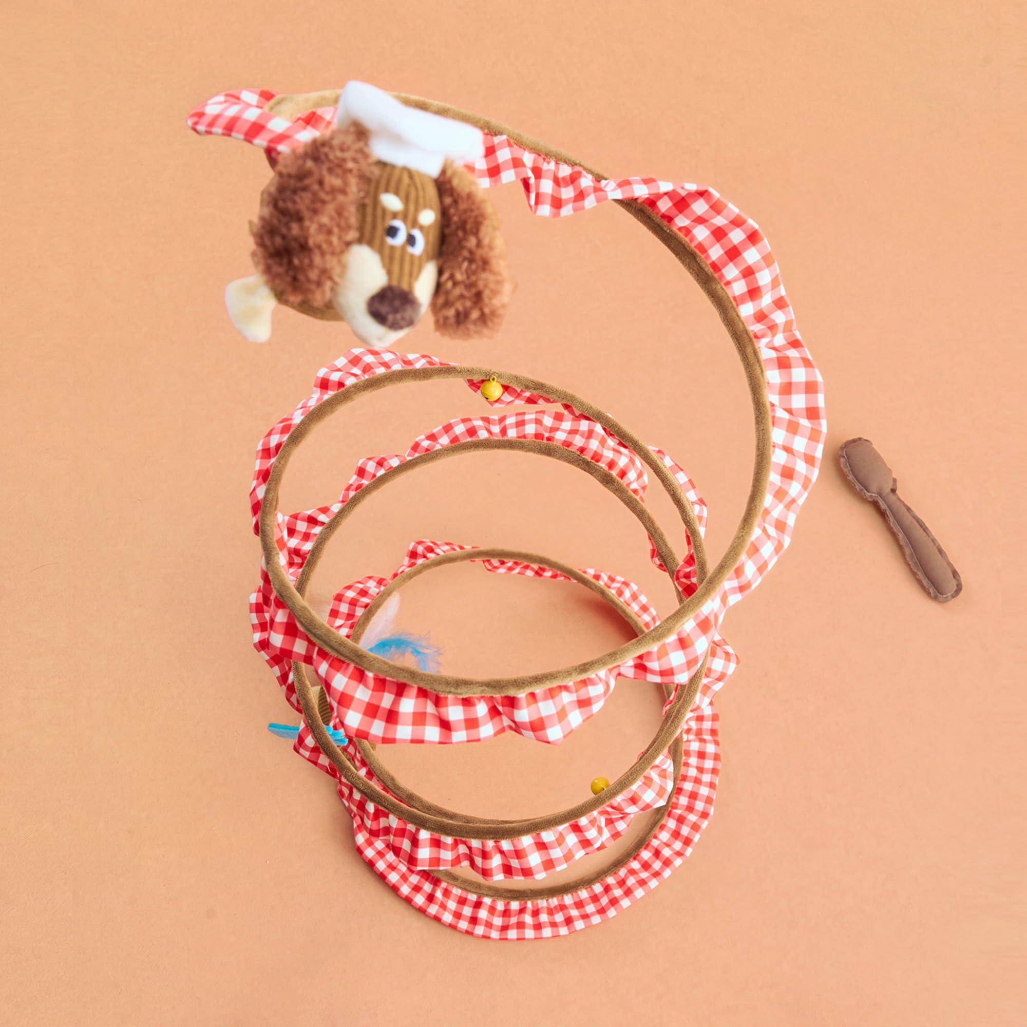 ZEZE Monica Tunnel à ressort pour chat avec herbe à chat et froissement, tube en spirale à 360°, pointe en plumes, cloche et jouet suspendu, ouverture de 28,9 cm, tunnel pliable pour chat d'intérieur