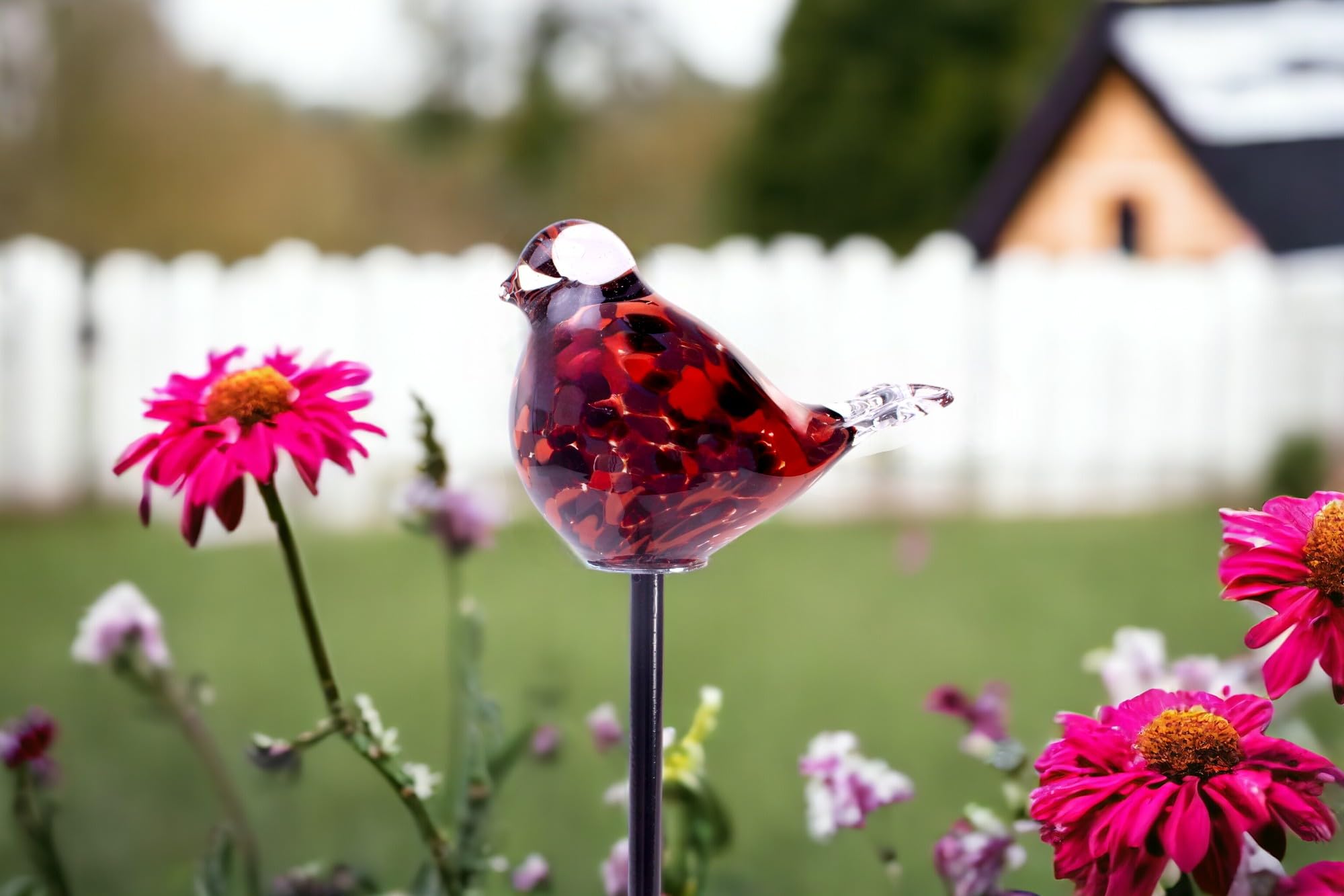 Brique de jardin avec oiseau en verre rouge : décor de jardin extérieur unique