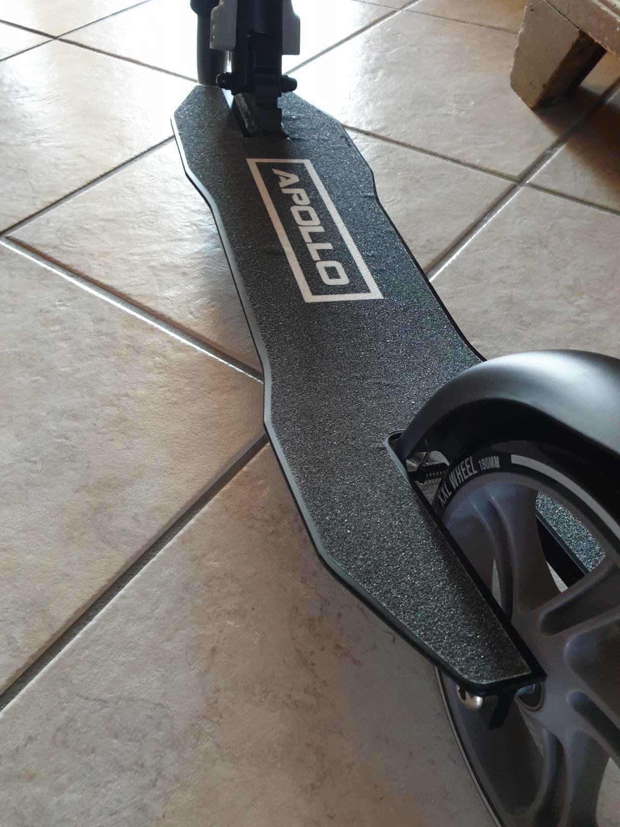 Apollo 230mm Wheel City Scooter Hurricane Pro Step met Apollo 230mm Wheel City Scooter Hurricane Pro Step met