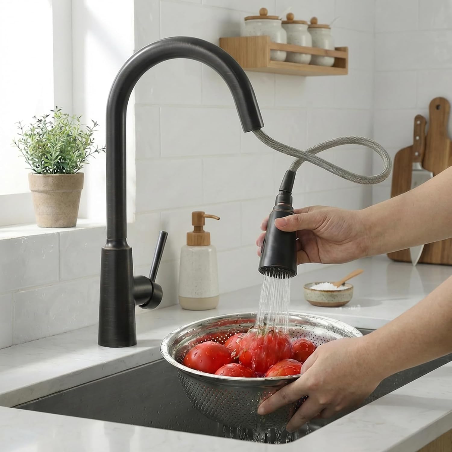 Lava Odoro Matte Black Kitchen Faucet with Pull Down Sprayer, Modern Kitchen Sink Faucet with Magnetic Docking Spray 2-Function, Single Handle Faucet for Kitchen Sink 1 Hole and 3 Hole, KF241-MB