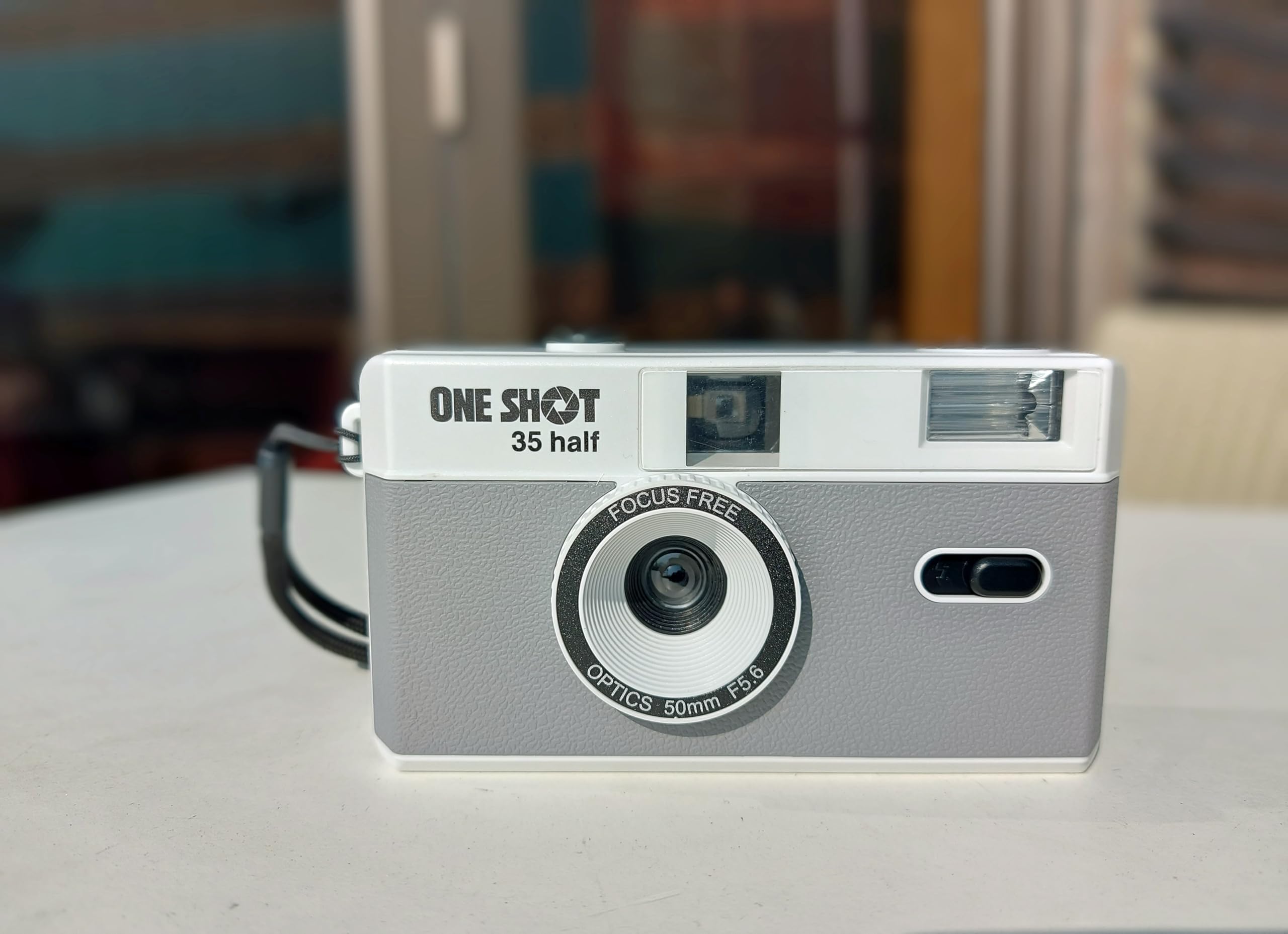 1 Shot Point and Shoot 35mm Film Camera, Reusable Retro Half Frame Camera, Built in Flash, Included One Roll ASA/ISO 400 Black & White Film 18 Exp., (36 Shots) Battery Not