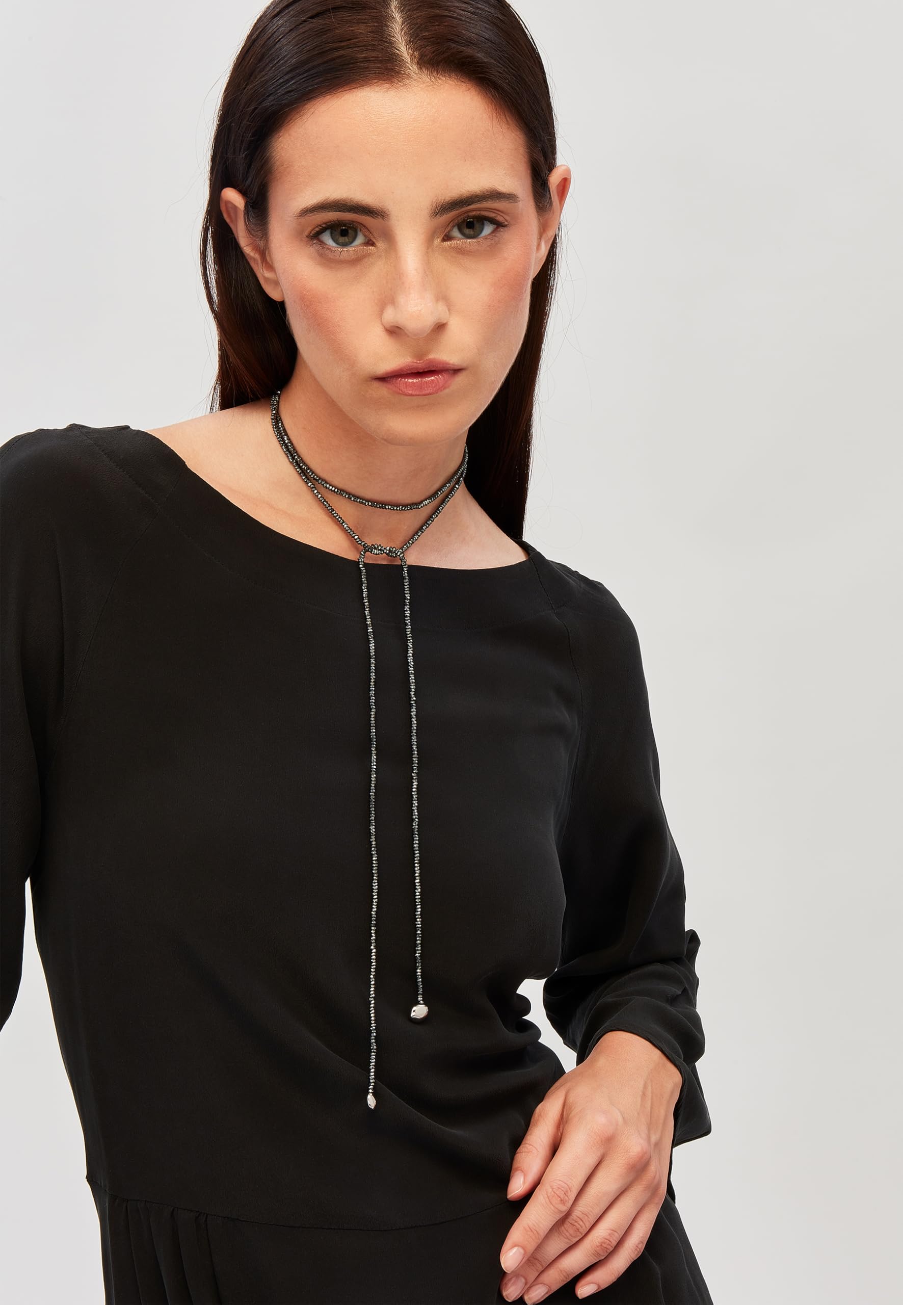 Breil, Collezione B Rocks, Collana Donna Lunga a Sciarpa in Ematite Sfaccettata con Finalini in Acciaio Lucido, Lunghezza 120 cm, Idea Regalo Donna