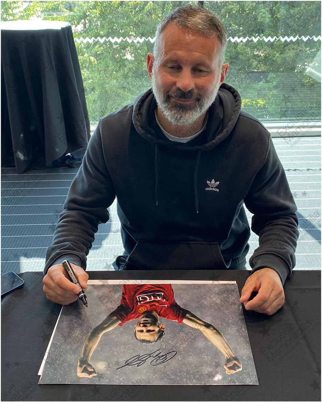 Exclusive Memorabilia Ryan Giggs Signed Manchester United Soccer Photo: UCL Winner