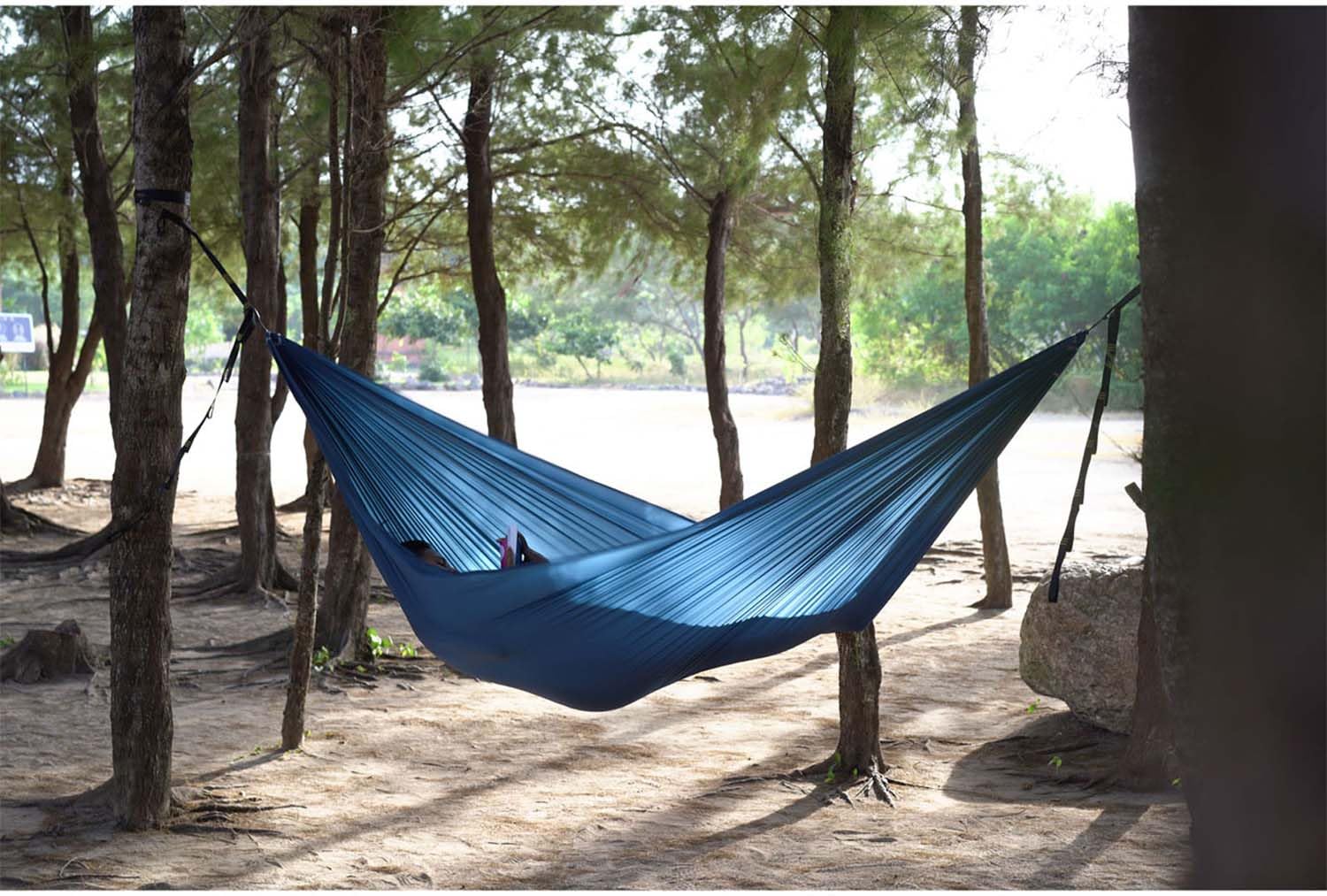 Amaca Ultraleggera Blu Navy | Nylon Paracadute 320 x 140 cm, 228 g - Con Moschettoni 6 kN e Montaggio Facile | Ticket to the Moon dal 1996