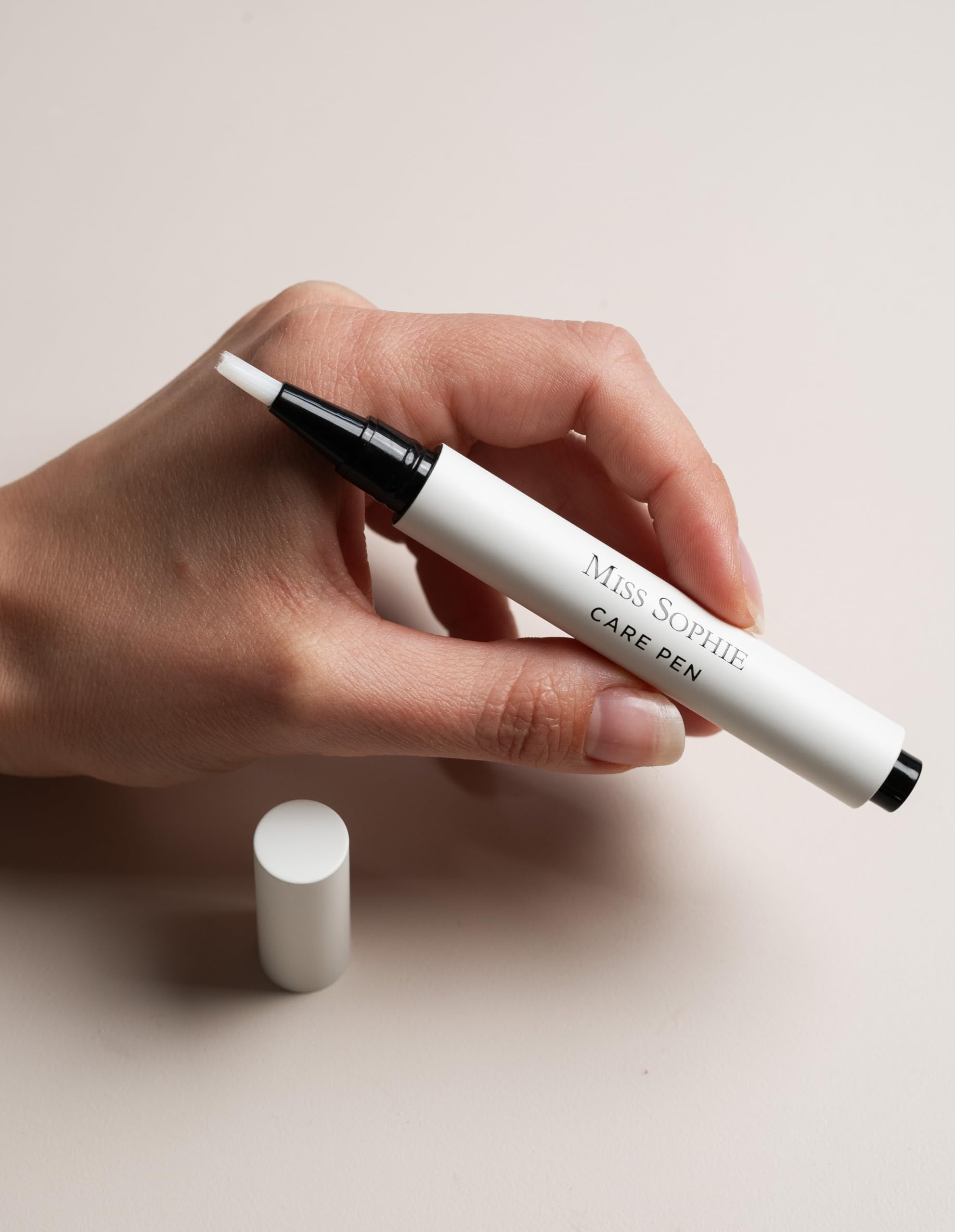 Miss Sophie Nail Care Pen, penna per la cura delle unghie e olio per unghie, 2 in 1, rimuove le pellicole in gel UV senza acetone, cura ricca di vitamine con profumo esotico di mango e cocco