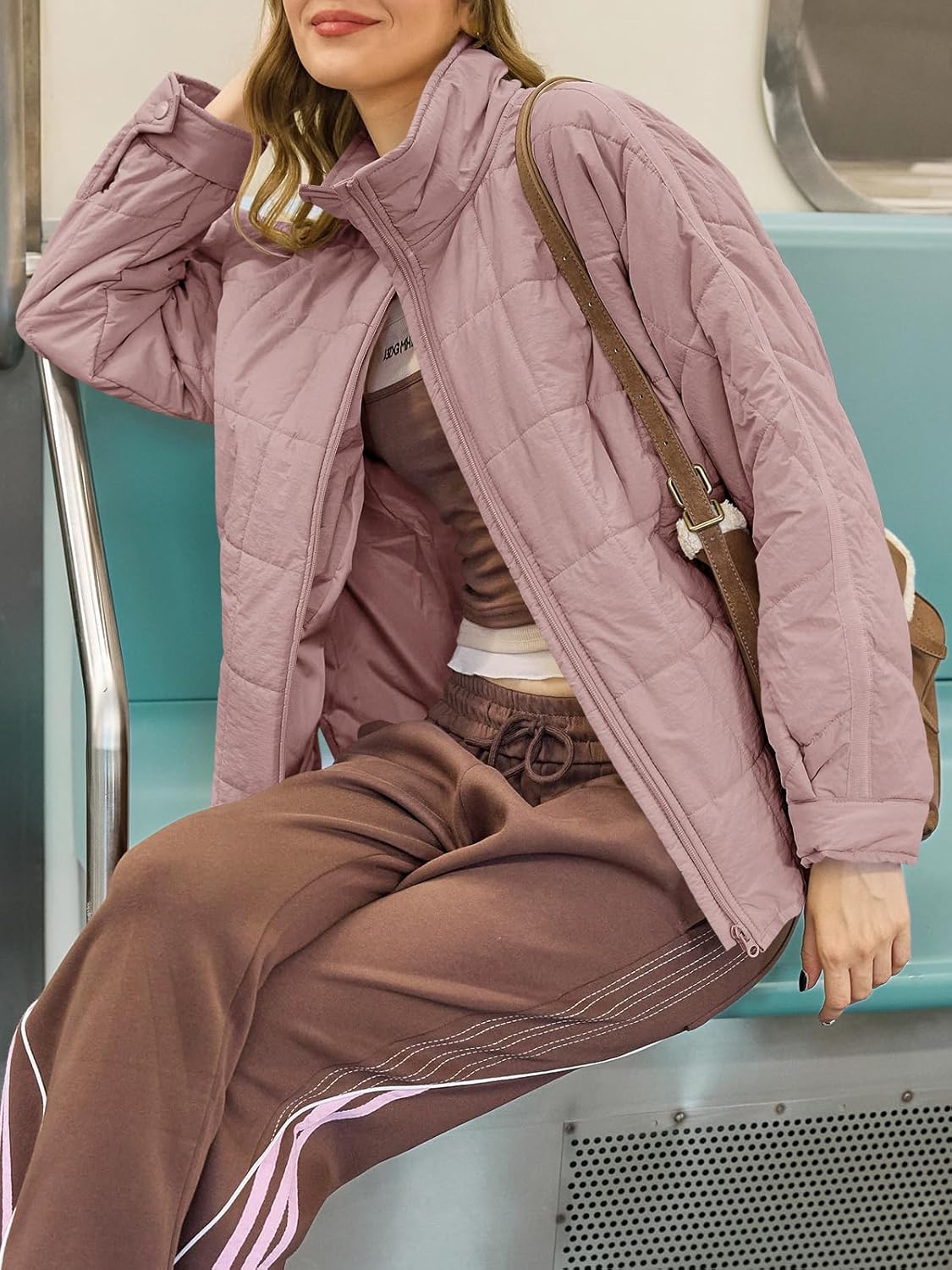 Aiopr Women's Oversized Lightweight Down Coat Long Sleeve Zip Packable Short Puffer Jackets - Image 4