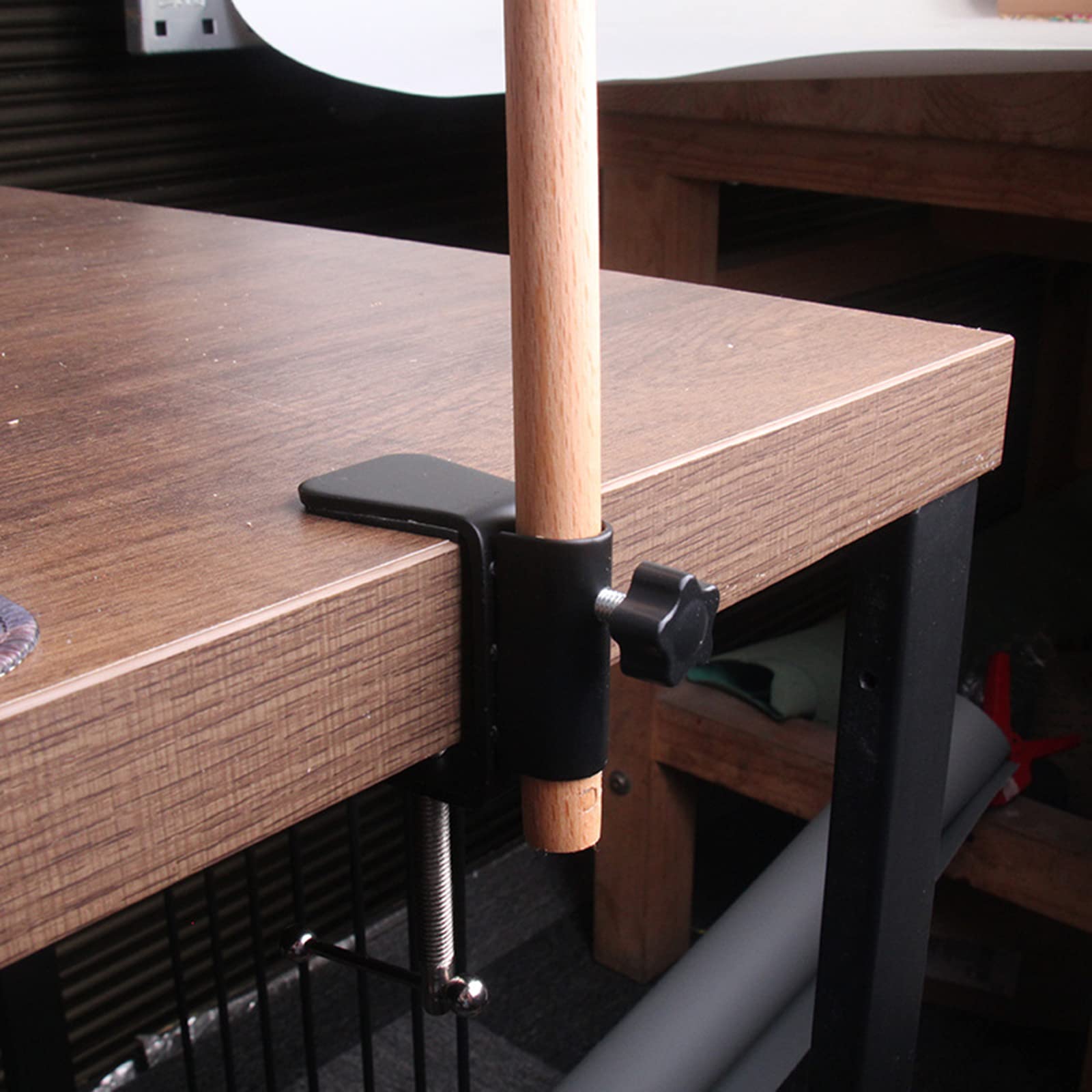 Generisch Dieser verstellbare Stickrahmen aus Holz mit drehbarem Kreuzstichhalter und Tischklemme ermöglicht freihändiges Sticken.