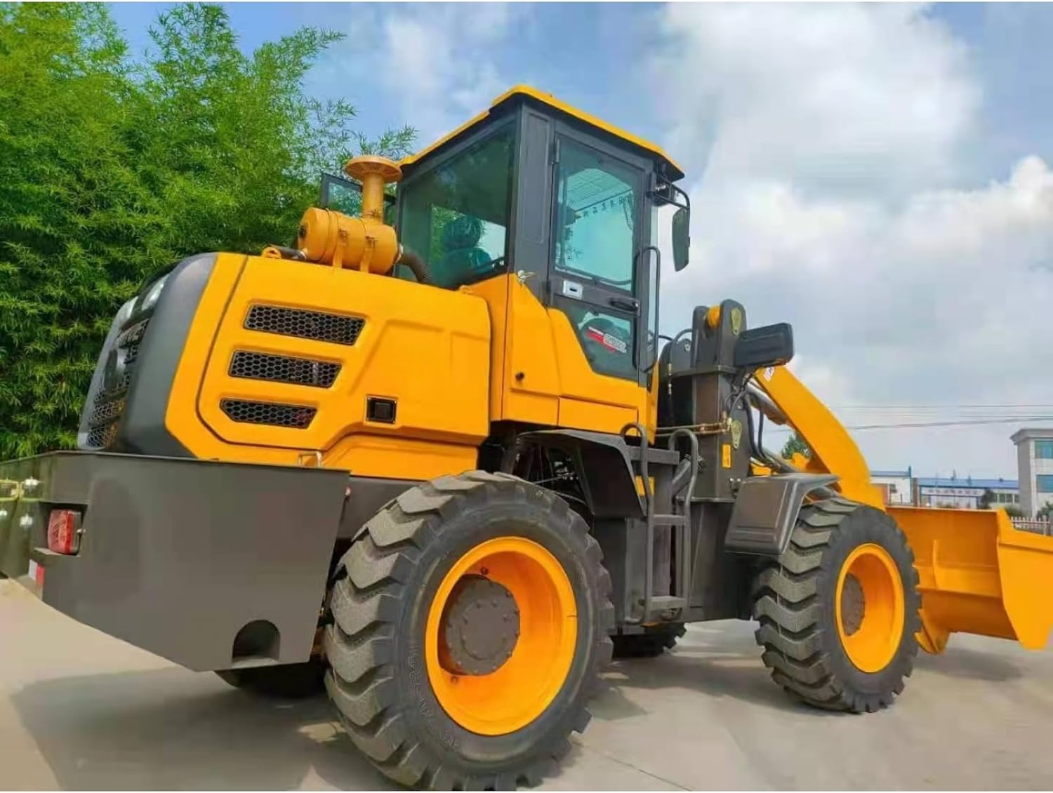 Compact Front Loader Wheel Type Construction Equipment for Construction Applications Material Transport and Job Site Efficiency with User Friendly Design and Reliable Operation for Extended Use
