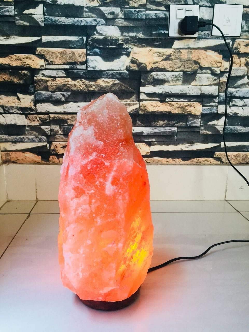 Lámpara de sal del Himalaya de 20-25 kg, accesorio para decoración del hogar, con control de botón y enchufe eléctrico de estilo británico, regalo de relajación de calidad fina para hombres y mujeres