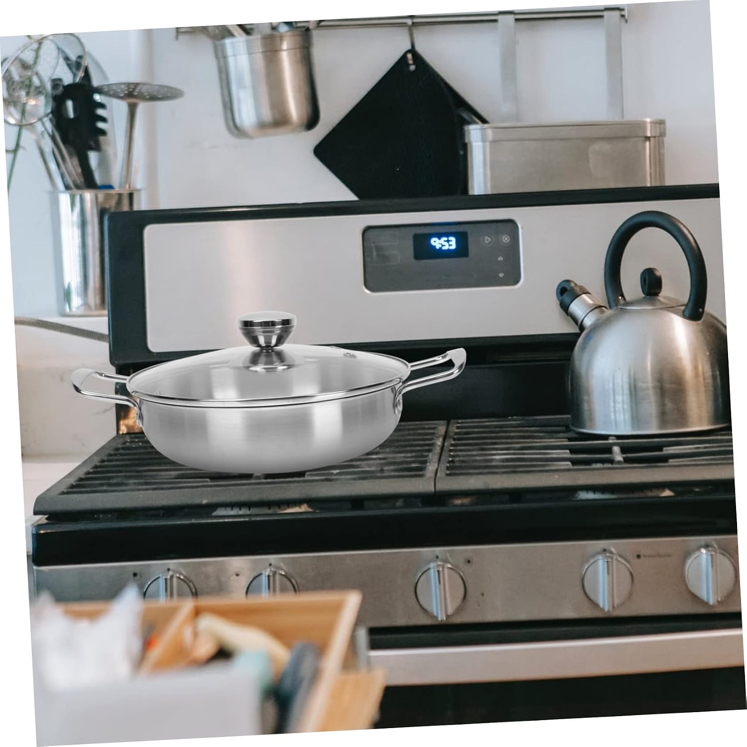 LIFKOME 1pc Stainless Steel Ramen Pot with Lid Thickened Flat Bottom Stockpot for Induction Gas Cookers Easy to Move Dual-handle Design Cooking Pot for Seafood Breakfast