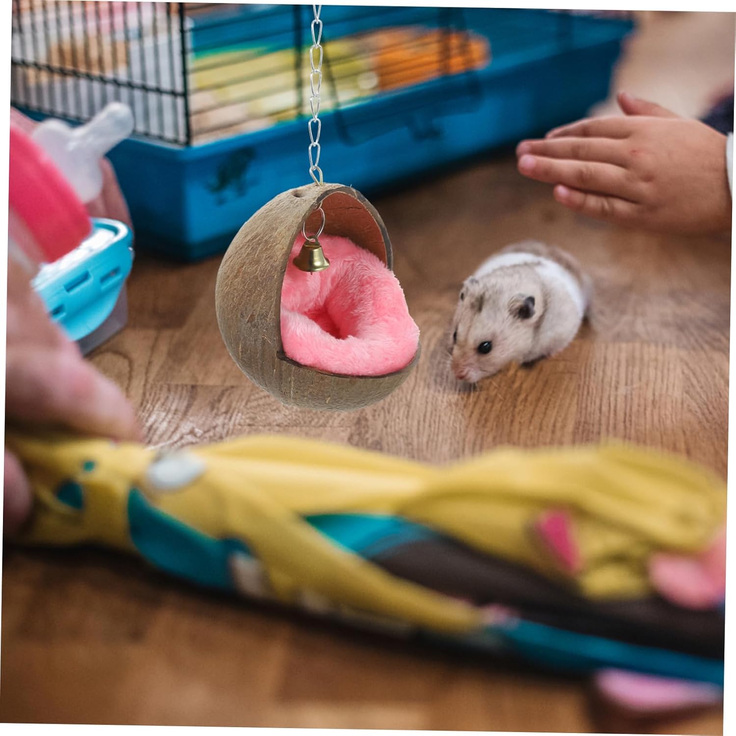 POPETPOP Coconut Shell Bird House-Hamster Coconut Hideaway, Nest with Soft Mat for a Hamster,Rat,Bird Toys(Random Color)
