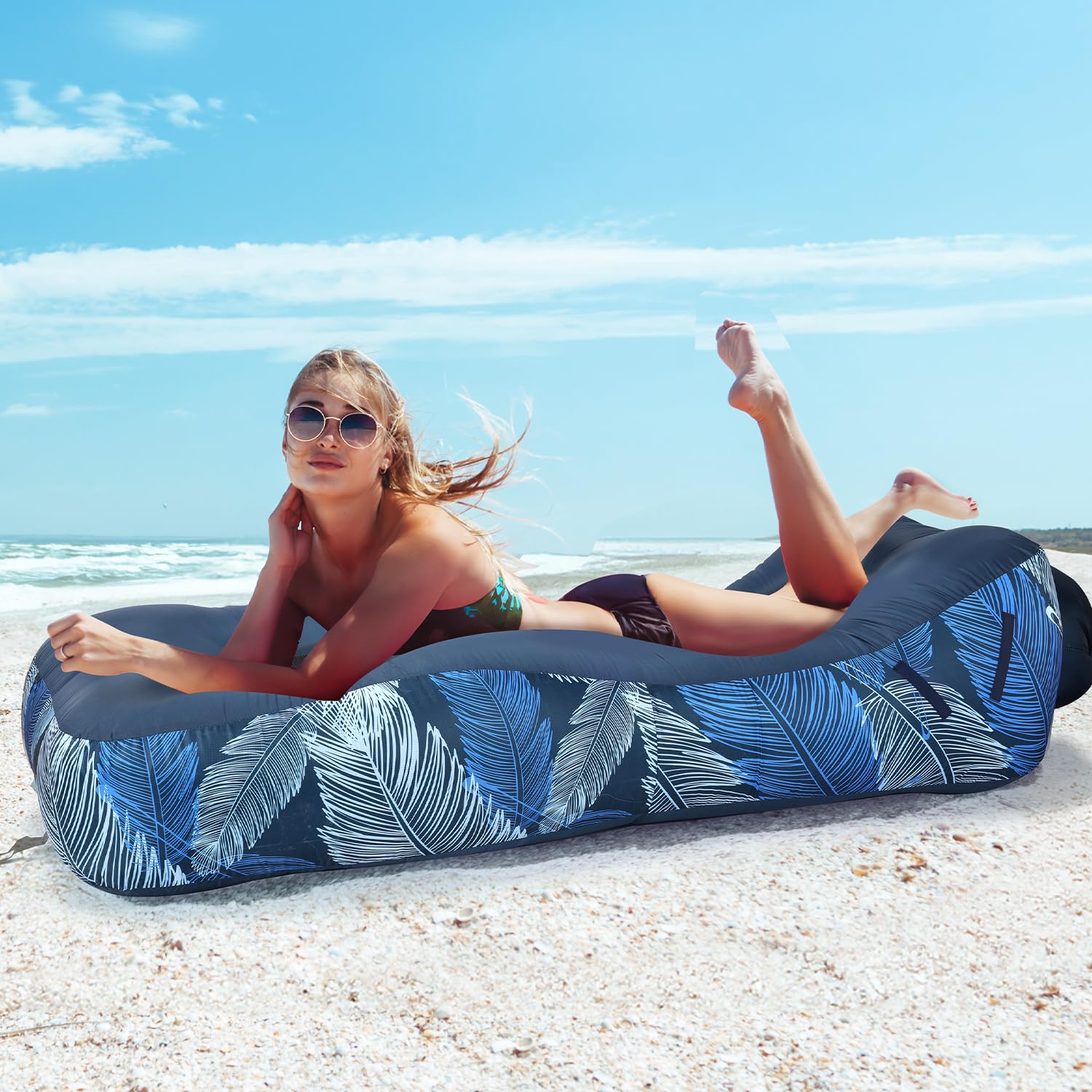 Aufblasbares Sofa mit Sonnenschirme, Luftsofa Faltbar Tragbar, Wasserdicht Camping Sofa mit Tasche, Strandliege Air Lounger mit Mesh-Rücken für Garten Strand Picknick, Marineblaue Feder