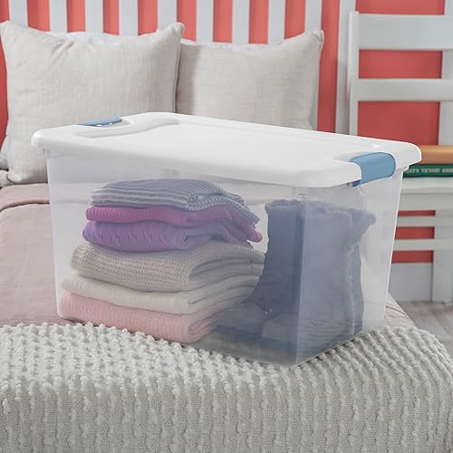 Vista 45 de Sterilite - Caja de almacenamiento de 6 cuartos de galón con tapa y pestillo, contenedor apilable de plástico para organizar zapatos en estantes