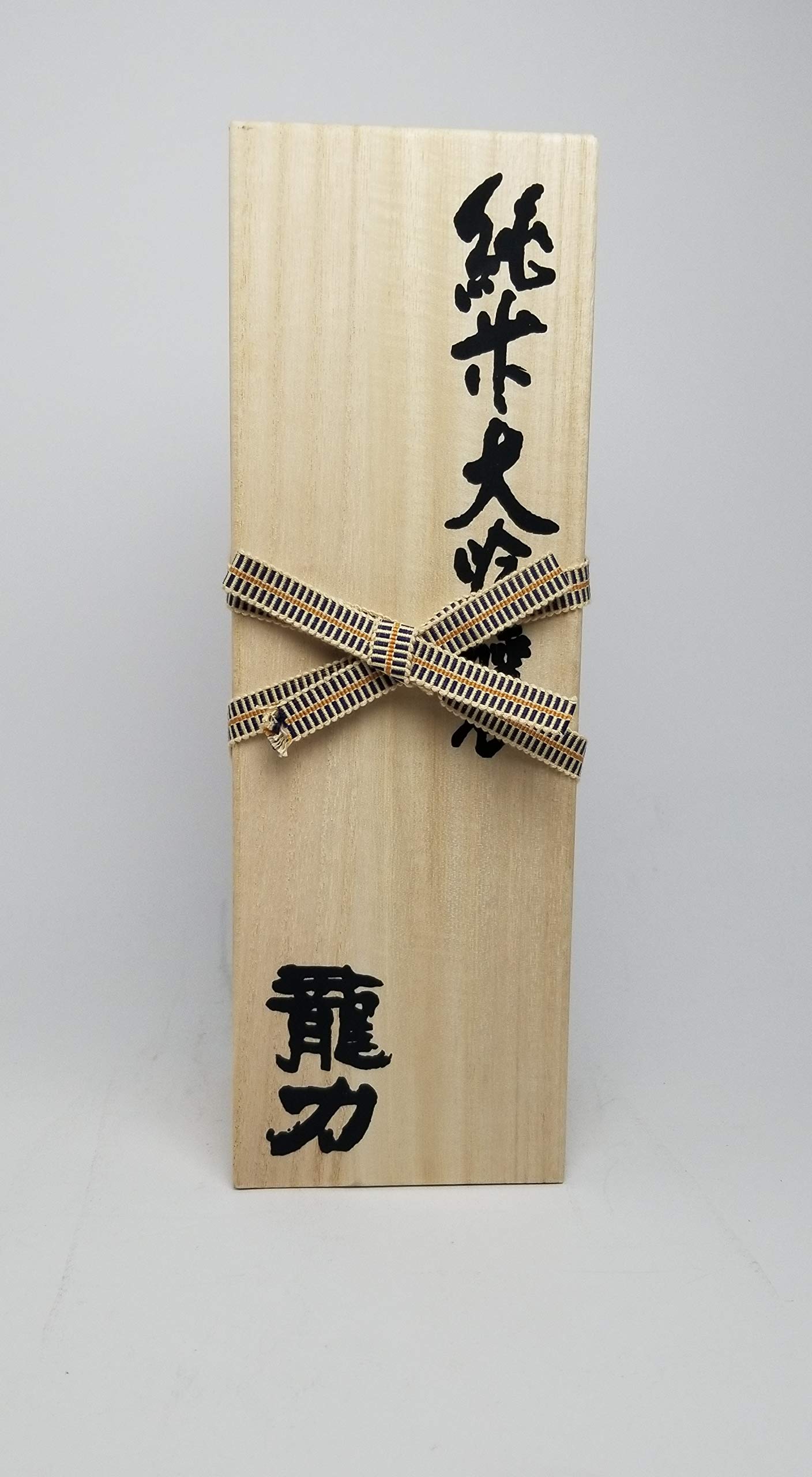 Amazon.co.jp: 龍力 純米大吟醸 誉天賜盃 720ml [ 日本酒 720ml x 1本 