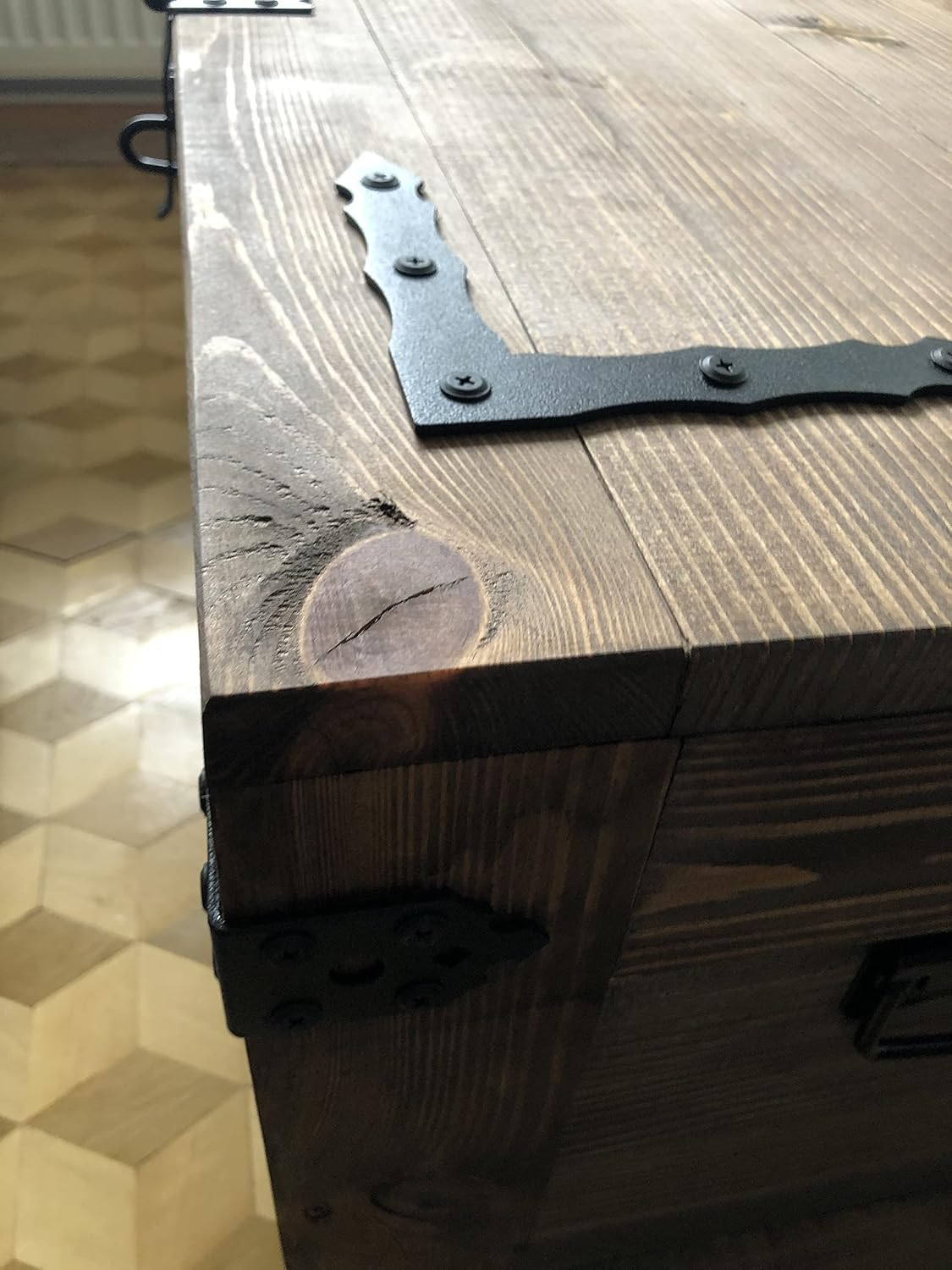 weeco Drewniana skrzynia na cztery koła, drewniana skrzynia w kształcie kuferka w stylu vintage, loft, z rozkładaną pokrywą i miejscem do przechowywania