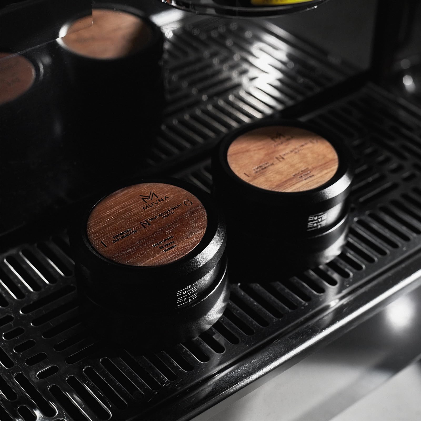 Prensador espresso de 53,3 mm, prensador de café de rebote lento con base ondulada de acero inoxidable, compatible con portafiltros Breville Blttomless de 54 mm